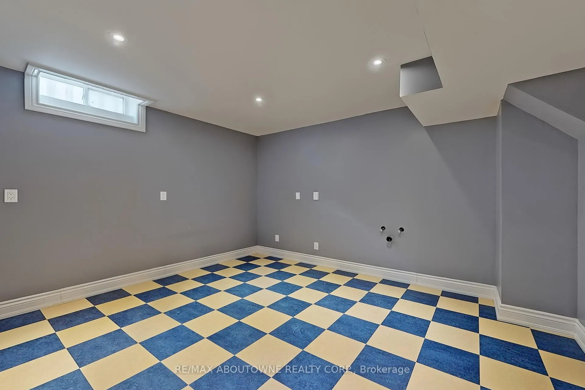 Photo 38 of 2362 Canso Road, Oakville, Ford — HOMEH