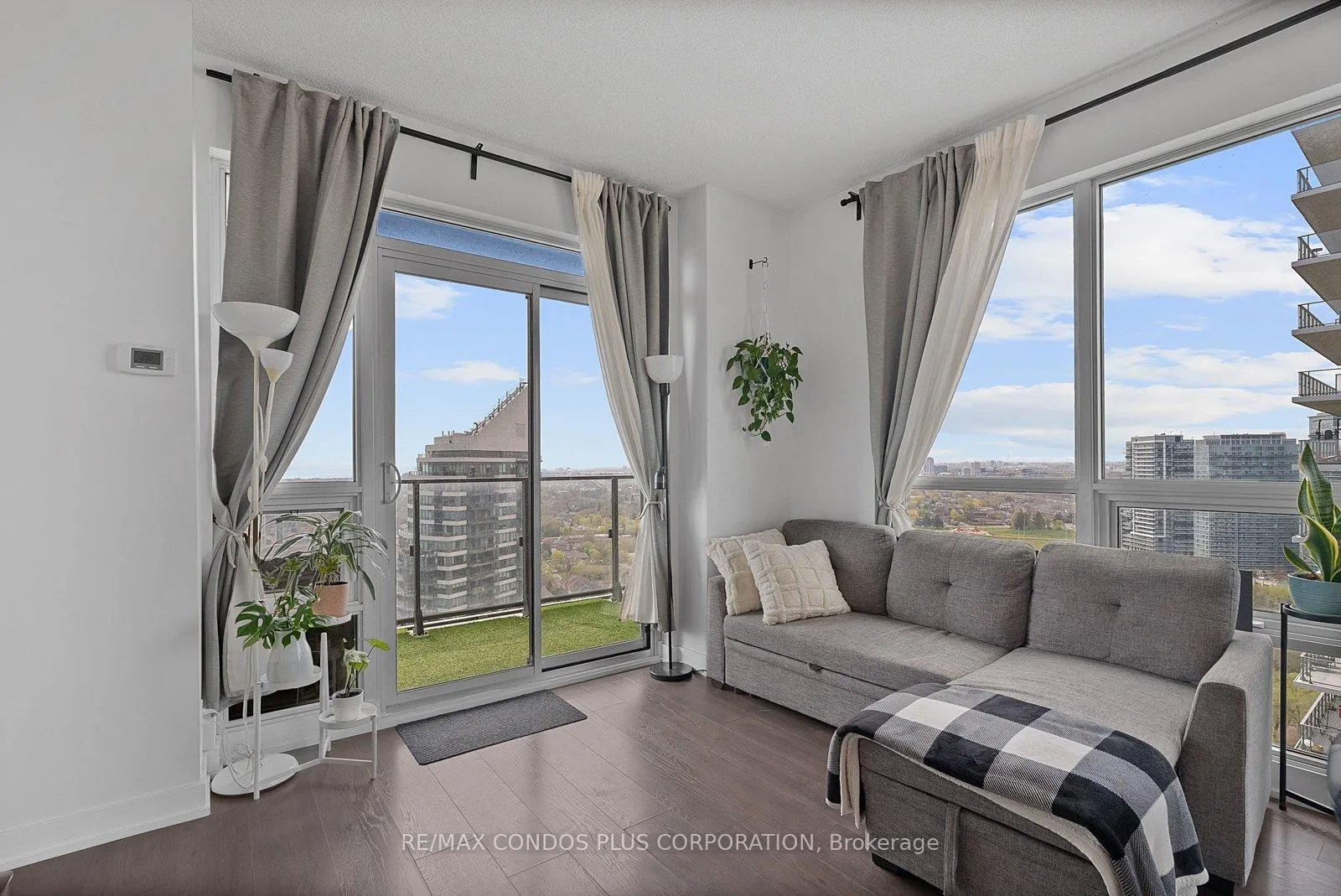 Photo 2 of Unit 3206, 2212 Lakeshore Boulevard W, Etobicoke, Mimico — HOMEH