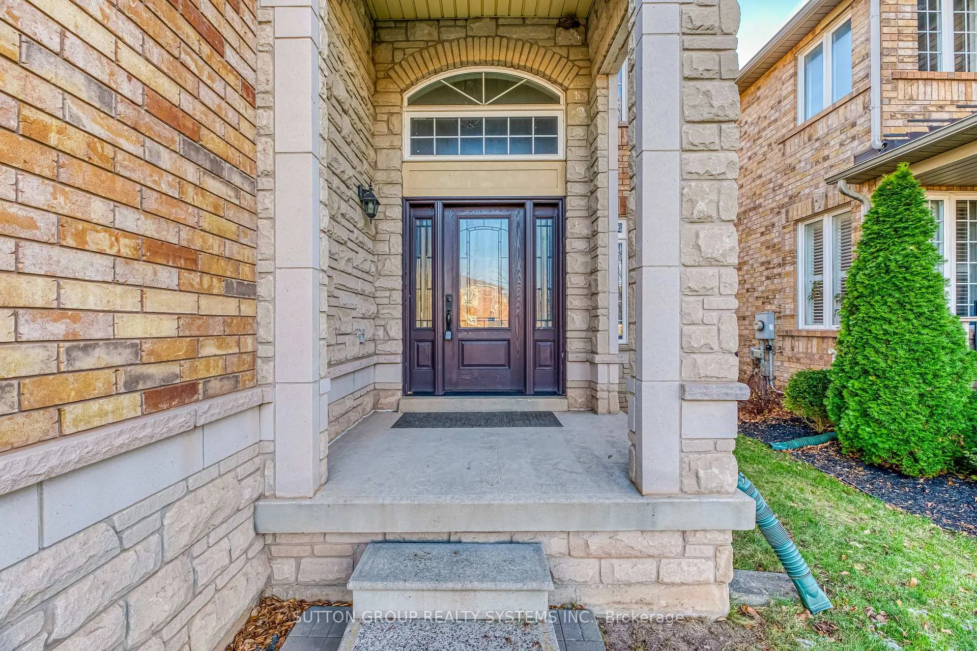 Photo 2 of 2132 Pine Glen Road, Oakville, Westmount — HOMEH