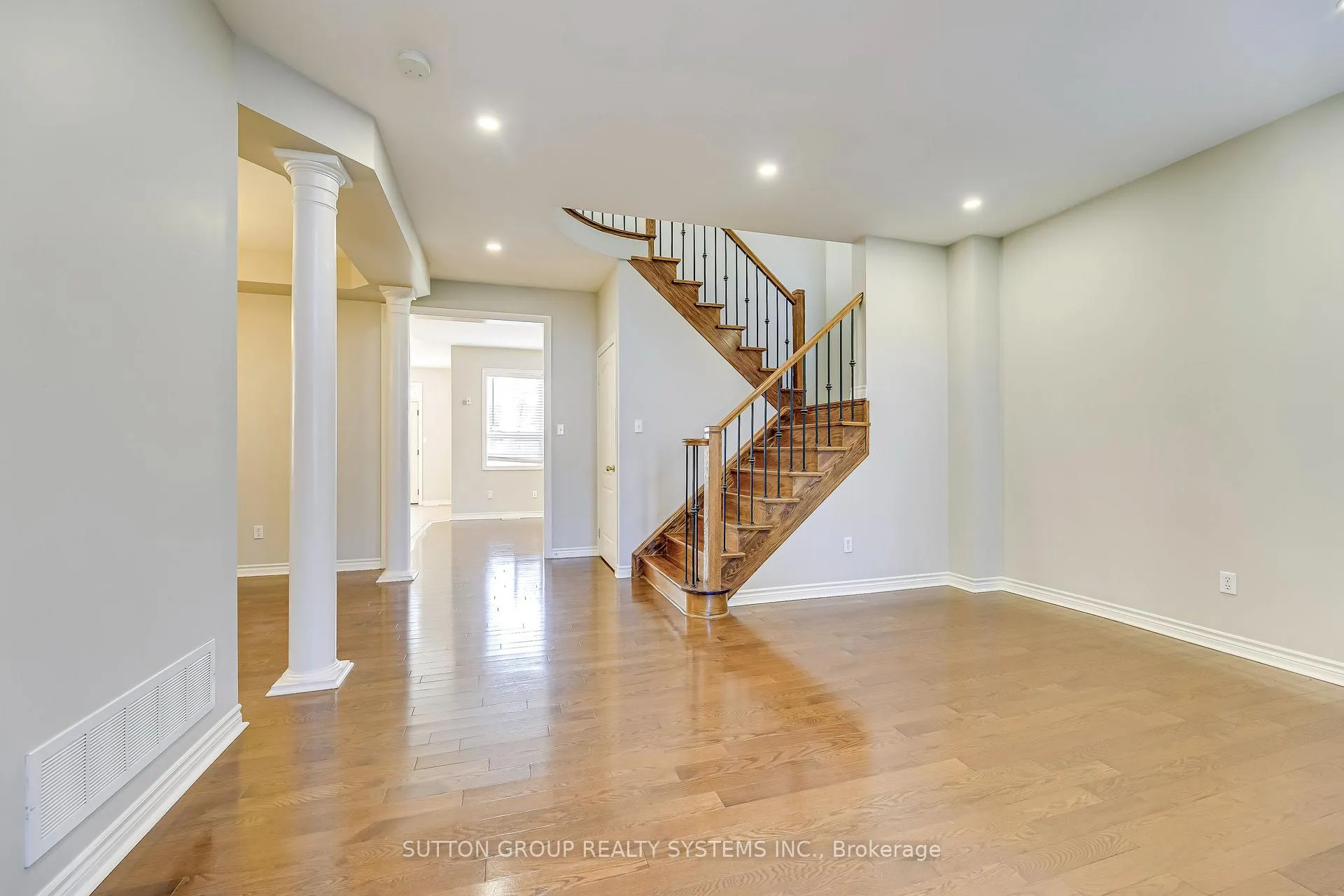 Photo 5 of 2132 Pine Glen Road, Oakville, Westmount — HOMEH