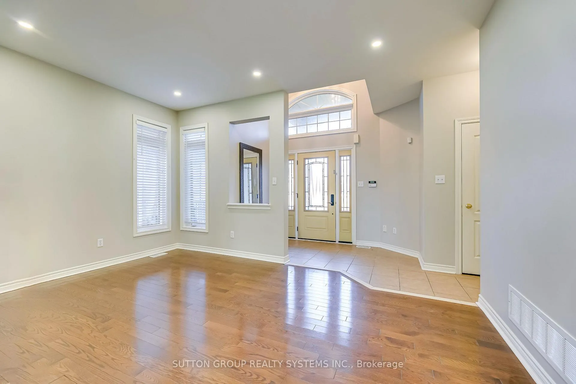Photo 7 of 2132 Pine Glen Road, Oakville, Westmount — HOMEH