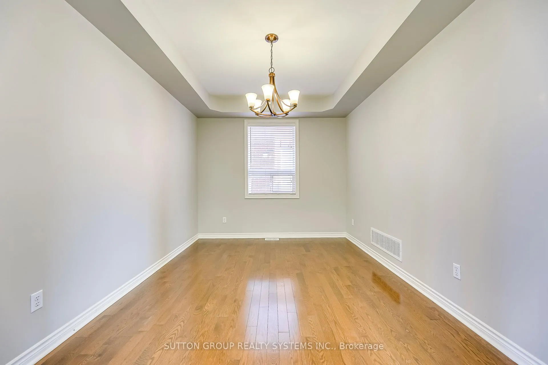 Photo 9 of 2132 Pine Glen Road, Oakville, Westmount — HOMEH