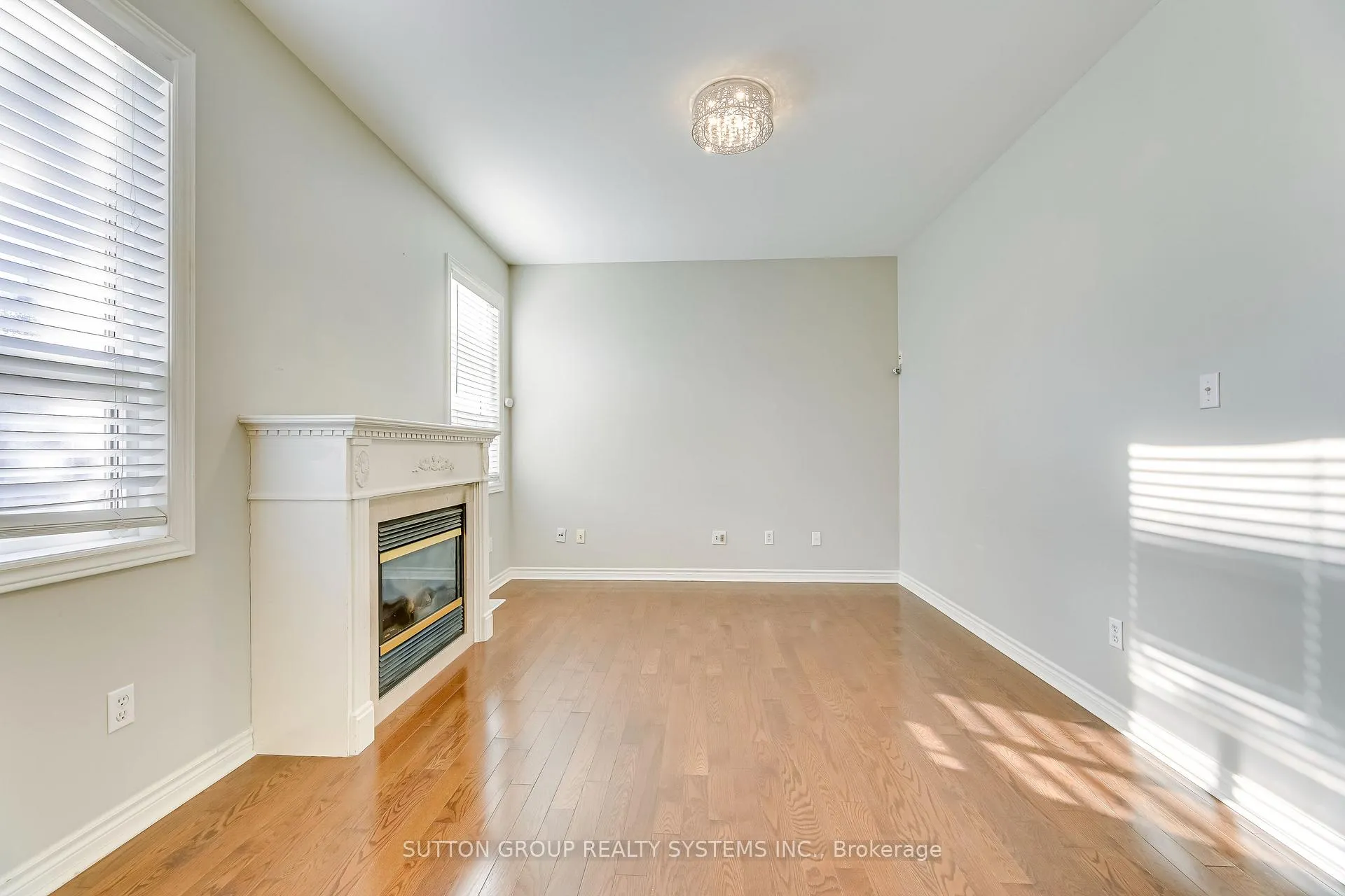 Photo 12 of 2132 Pine Glen Road, Oakville, Westmount — HOMEH