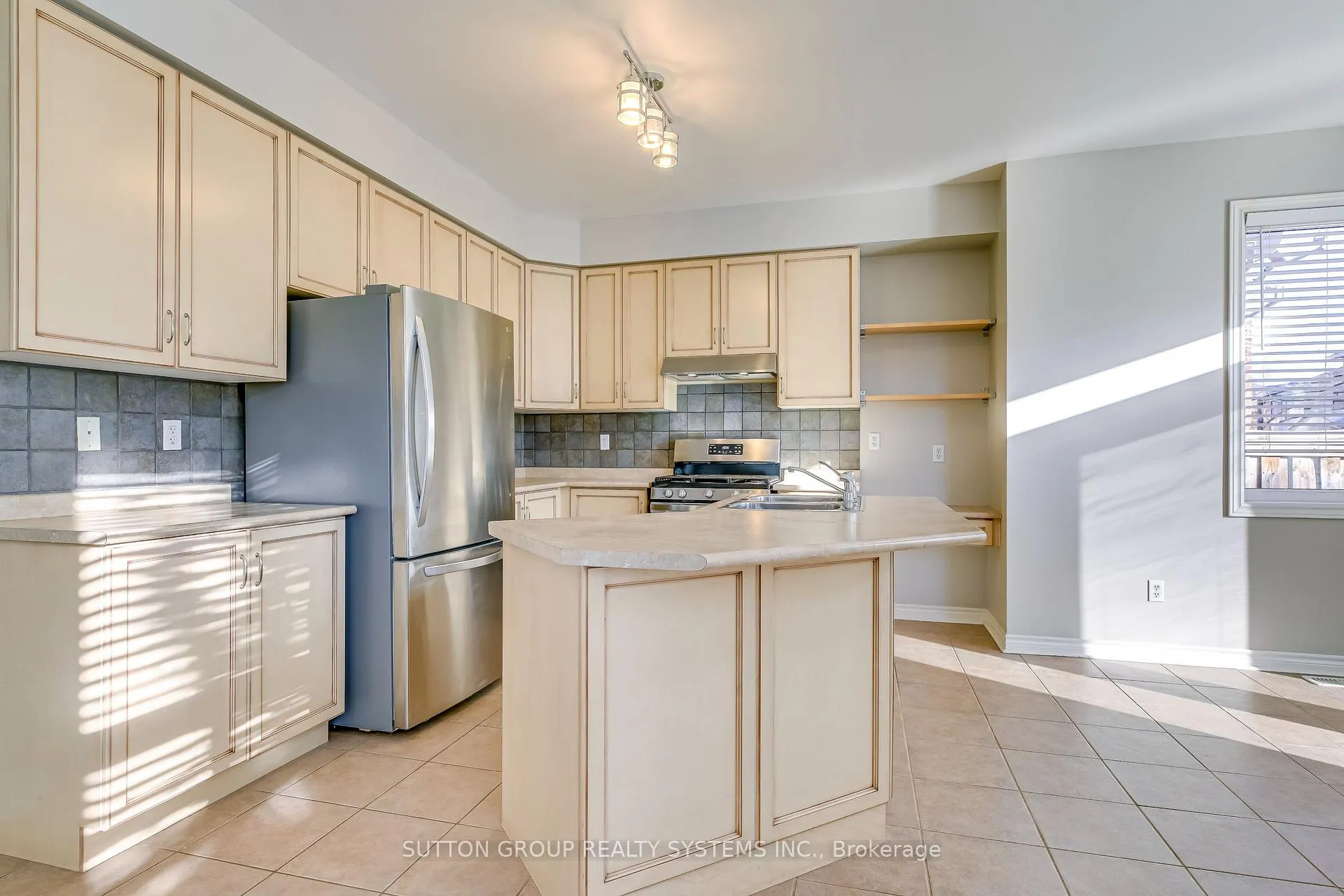 Photo 15 of 2132 Pine Glen Road, Oakville, Westmount — HOMEH