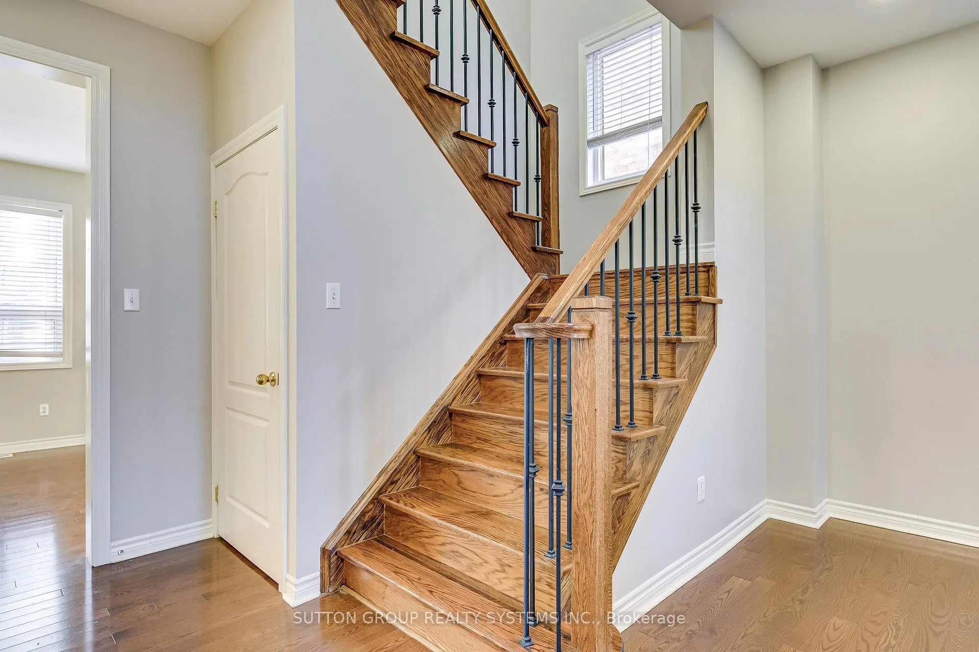 Photo 25 of 2132 Pine Glen Road, Oakville, Westmount — HOMEH
