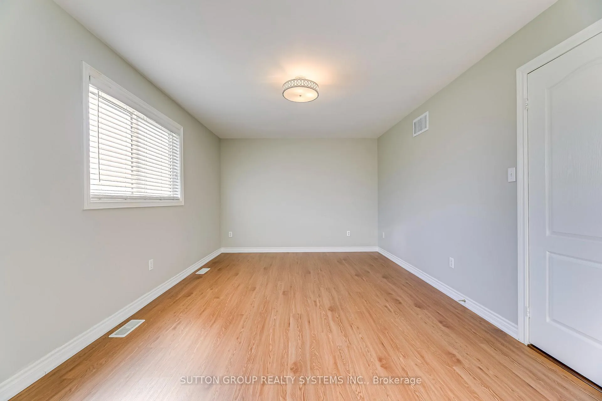 Photo 28 of 2132 Pine Glen Road, Oakville, Westmount — HOMEH