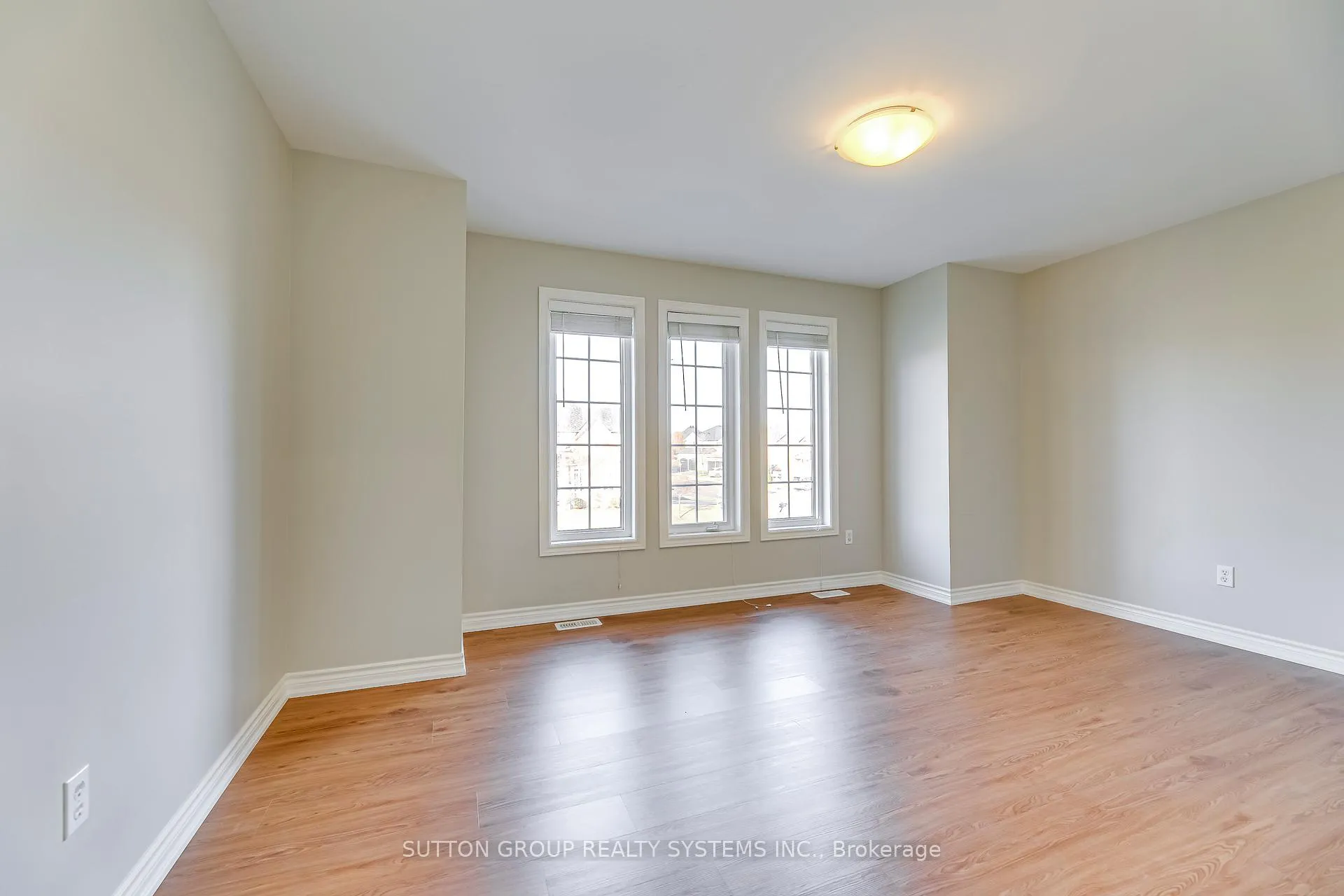 Photo 37 of 2132 Pine Glen Road, Oakville, Westmount — HOMEH