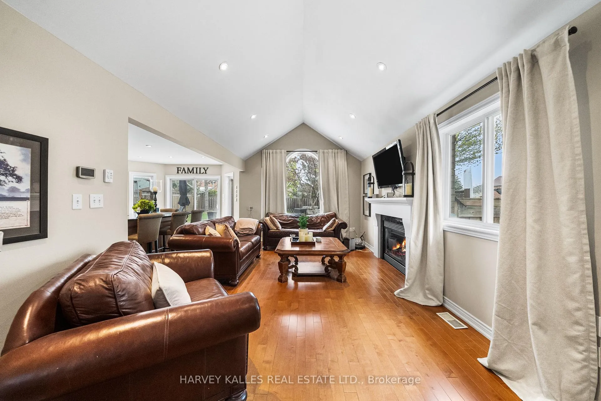 Photo 7 of 2139 Bushtrail Court, Burlington, Rose — HOMEH