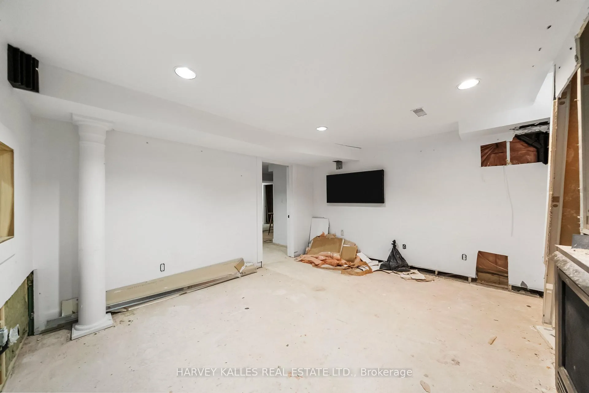 Photo 44 of 2139 Bushtrail Court, Burlington, Rose — HOMEH