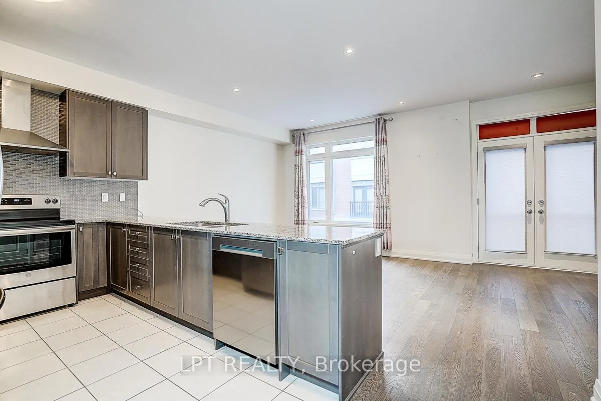 Photo 9 of 84 William Saville Street, Markham, Unionville — HOMEH