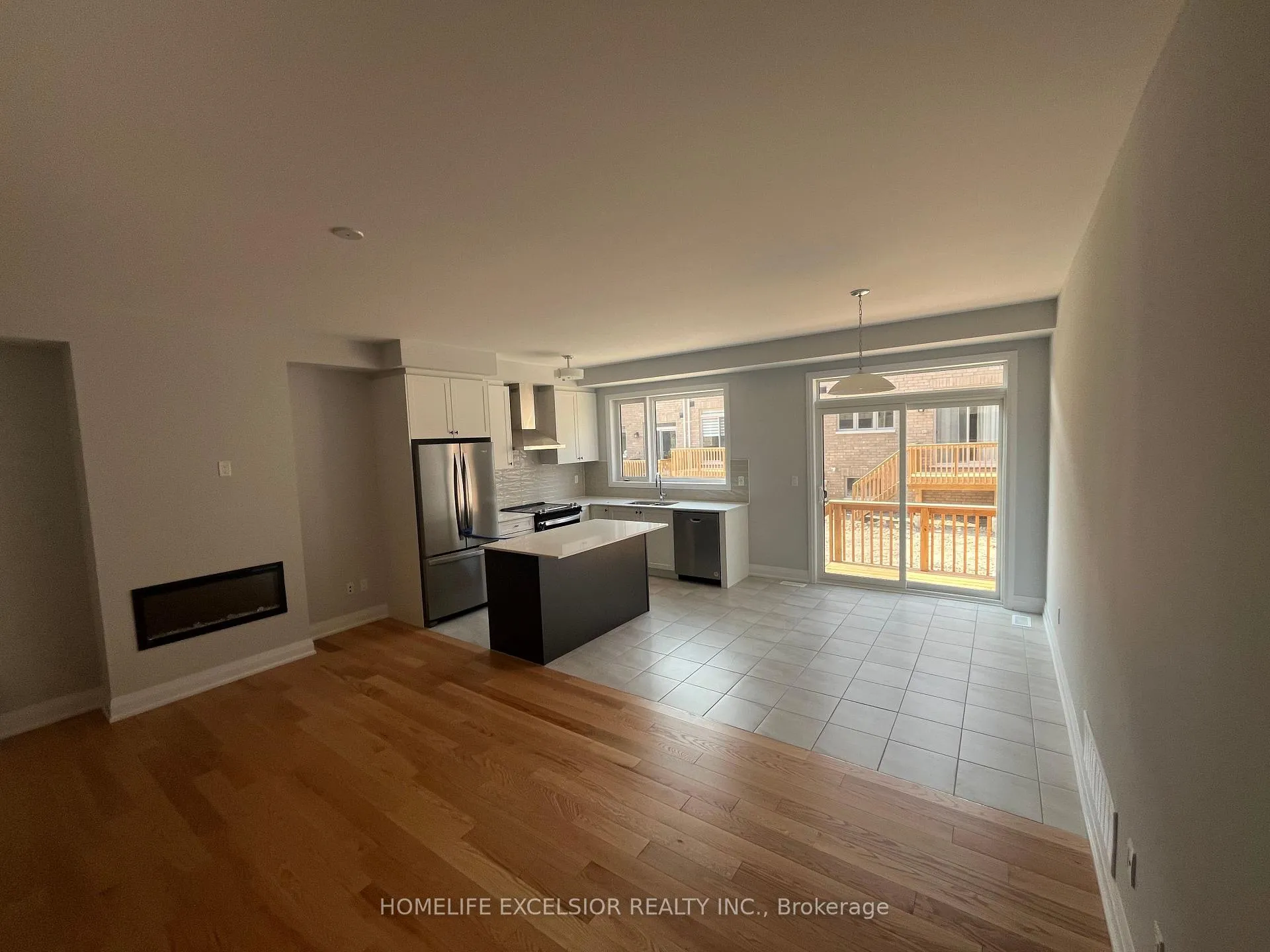 Photo 9 of 974 Crowsnest Hollow, Pickering, Rural Pickering — HOMEH