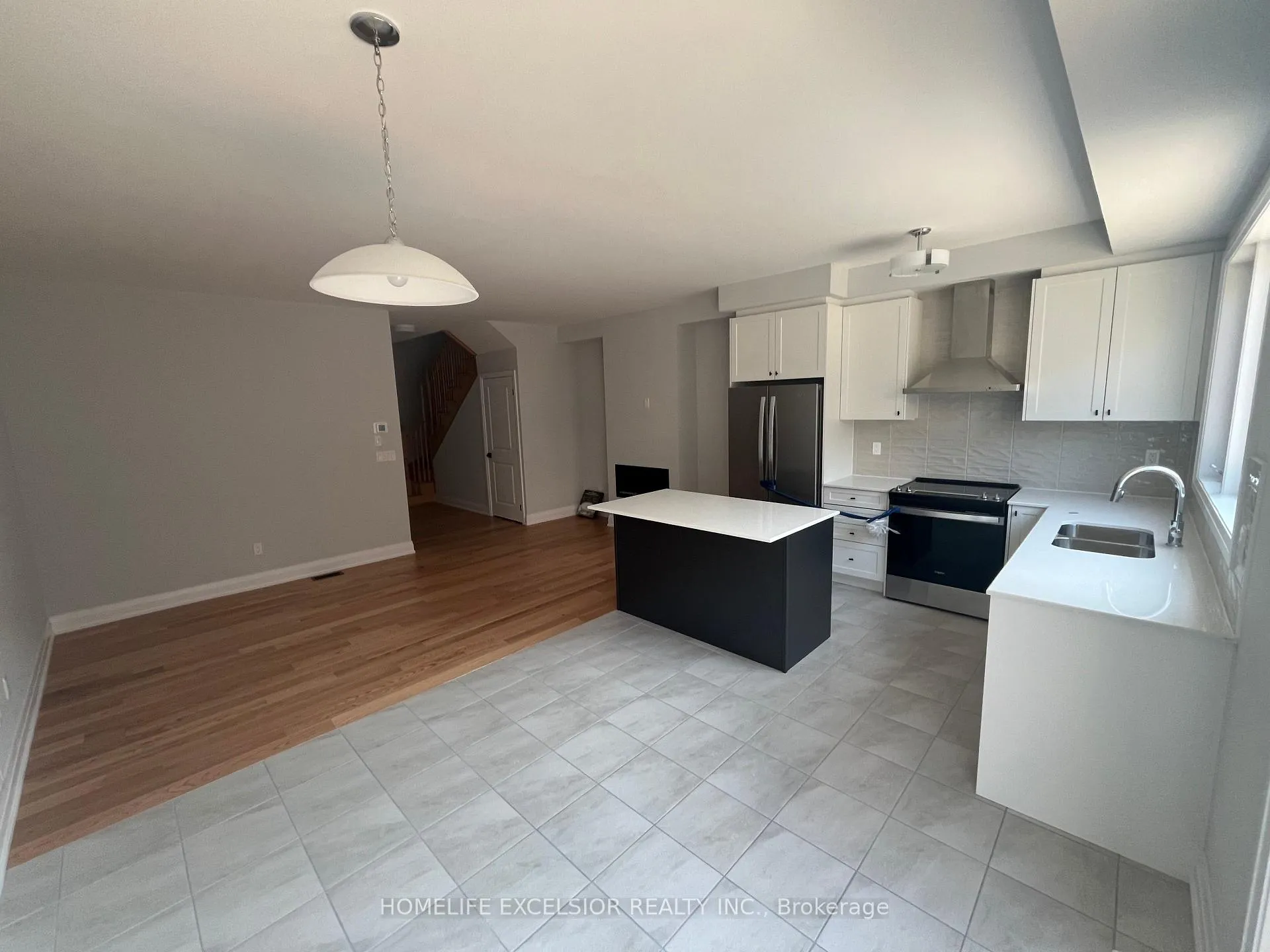 Photo 10 of 974 Crowsnest Hollow, Pickering, Rural Pickering — HOMEH