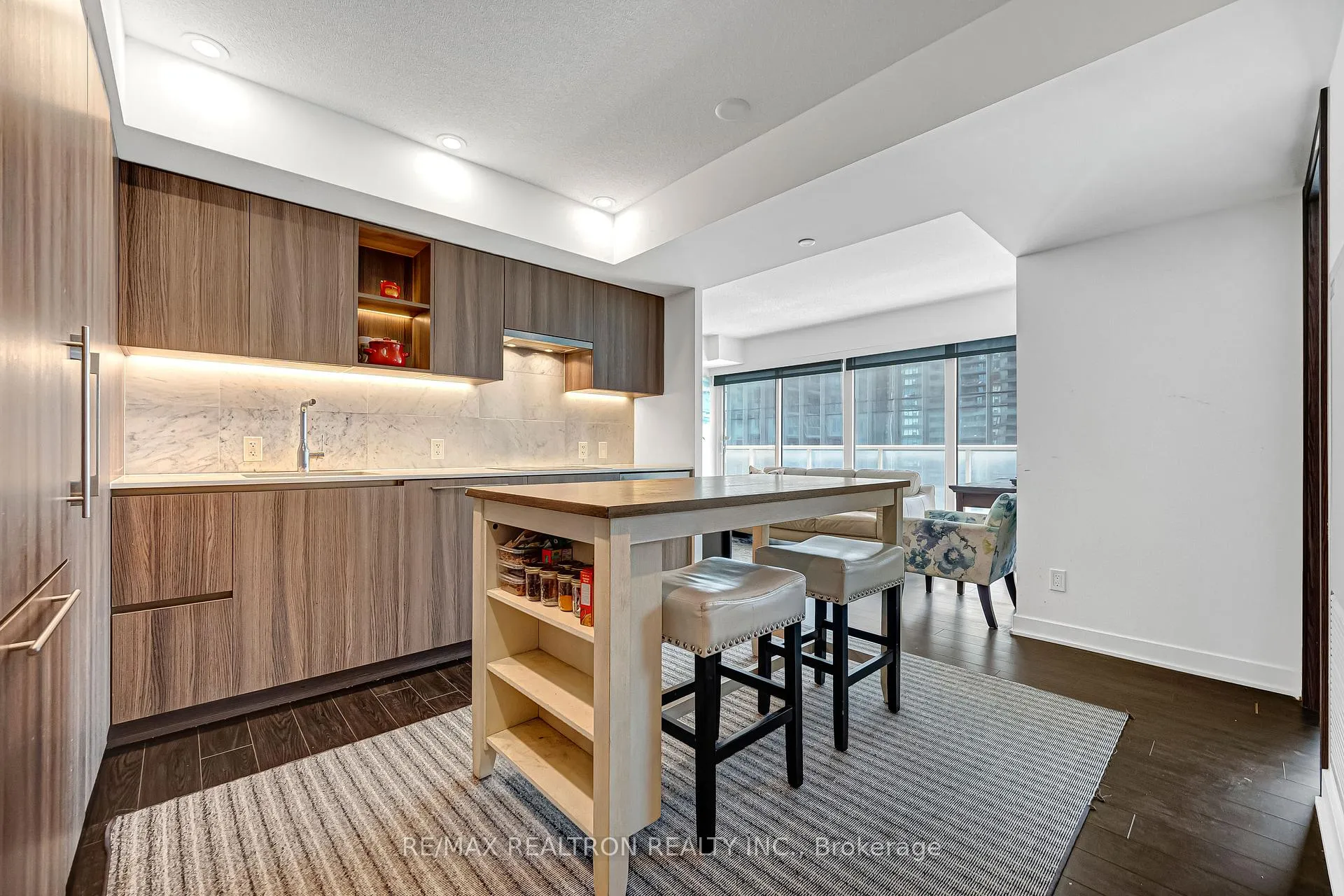 Photo 2 of Unit 811, 19 Bathurst Street, Toronto, Waterfront Communities — HOMEH