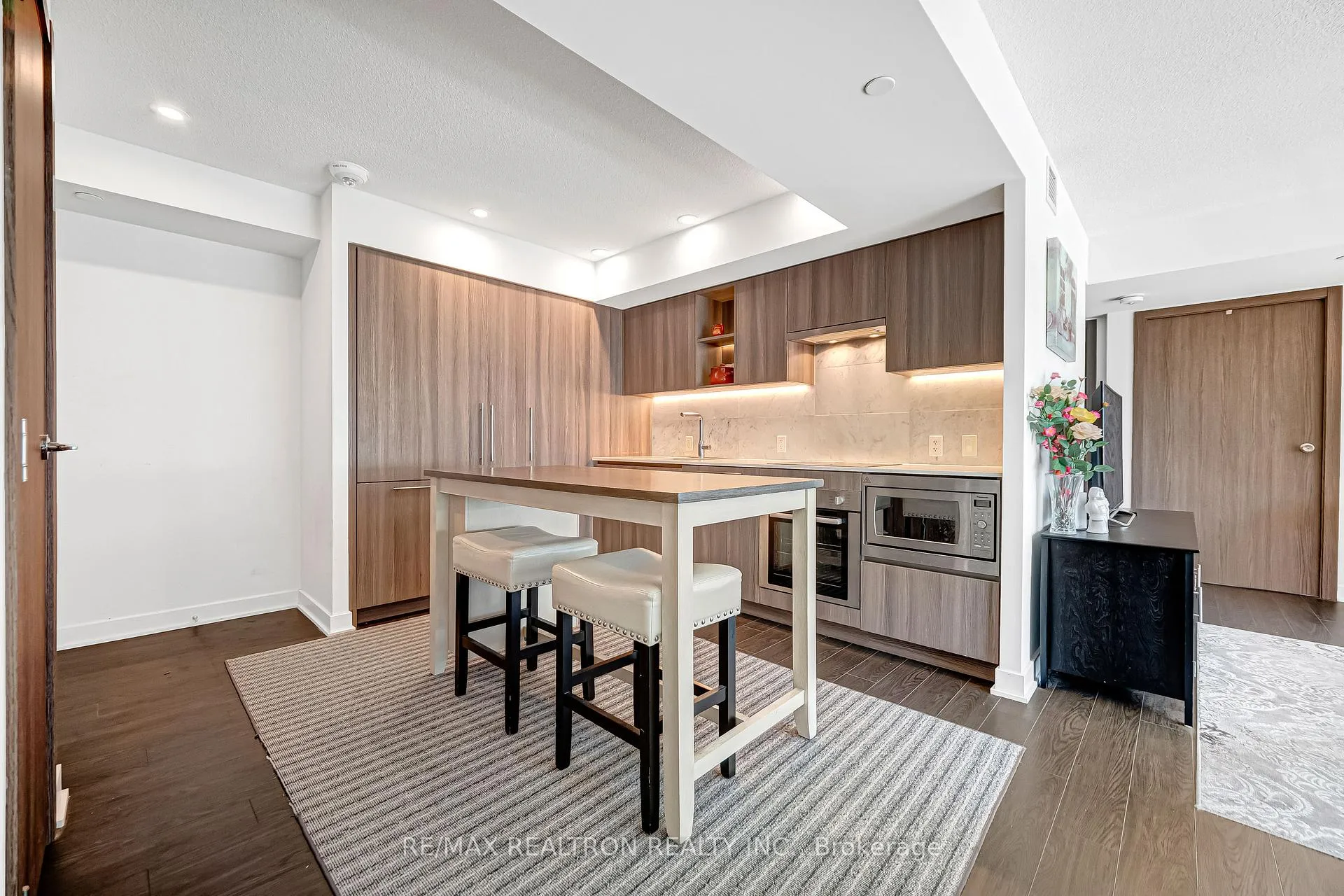 Photo 3 of Unit 811, 19 Bathurst Street, Toronto, Waterfront Communities — HOMEH