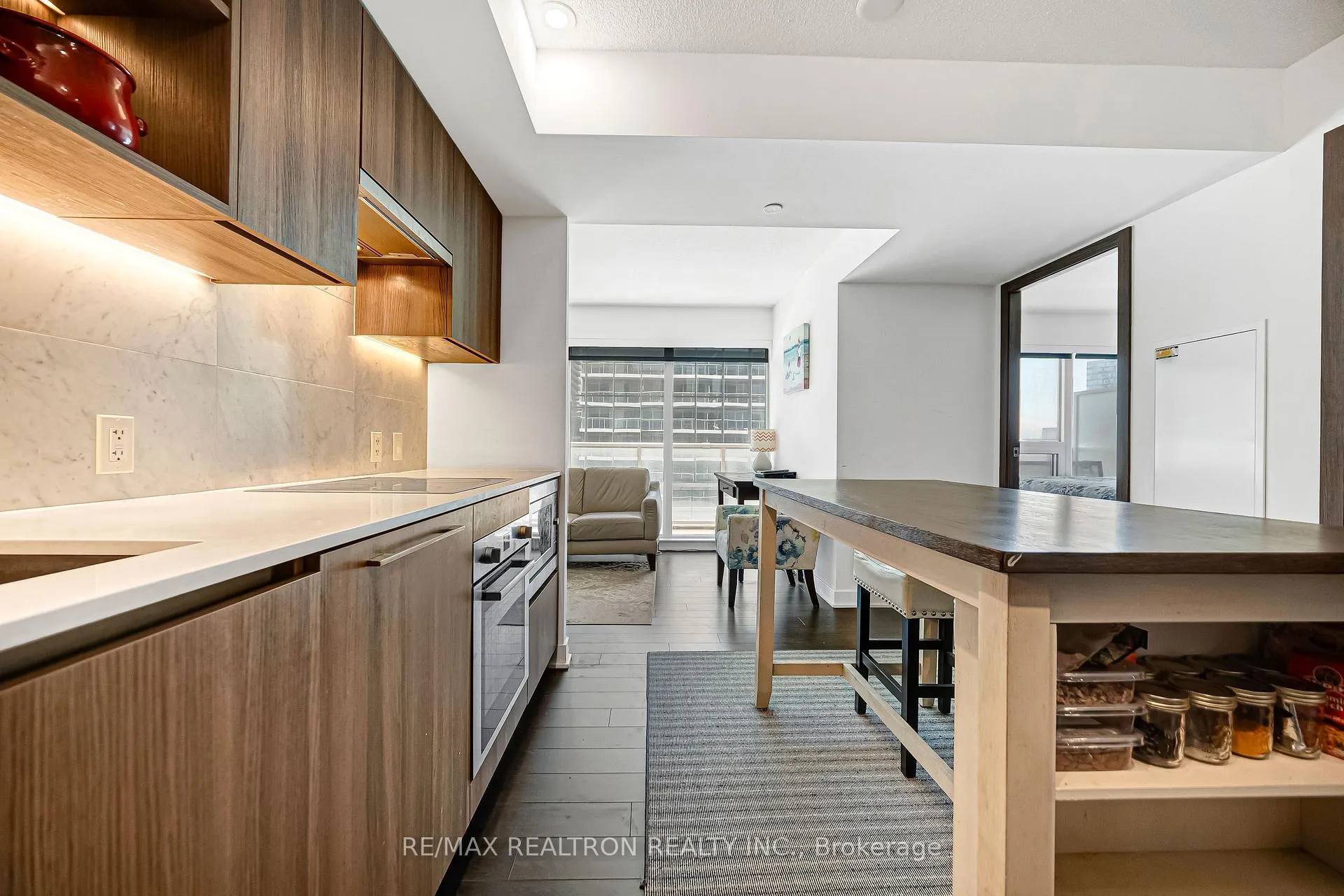Photo 5 of Unit 811, 19 Bathurst Street, Toronto, Waterfront Communities — HOMEH