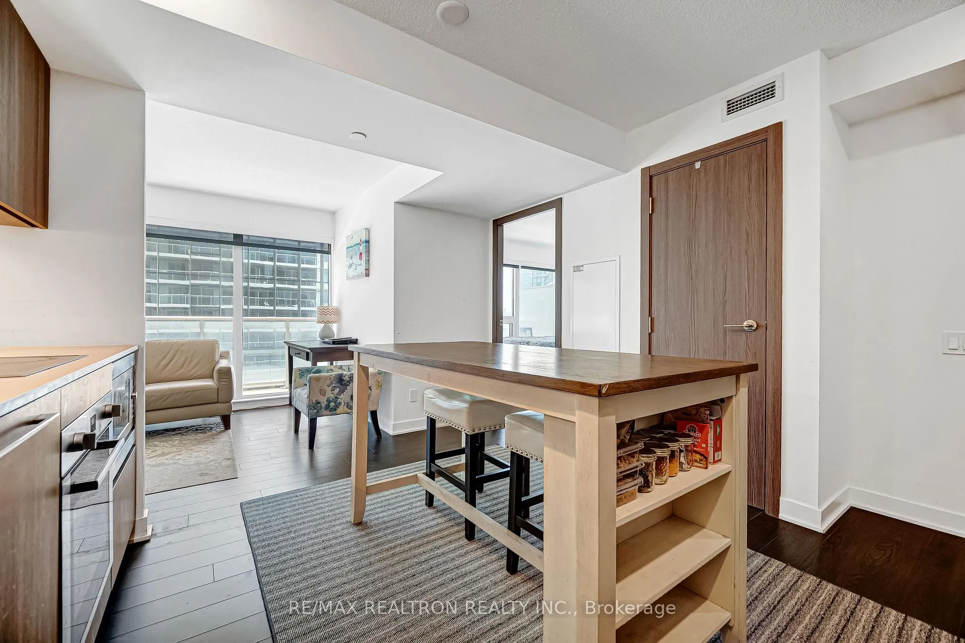 Photo 8 of Unit 811, 19 Bathurst Street, Toronto, Waterfront Communities — HOMEH