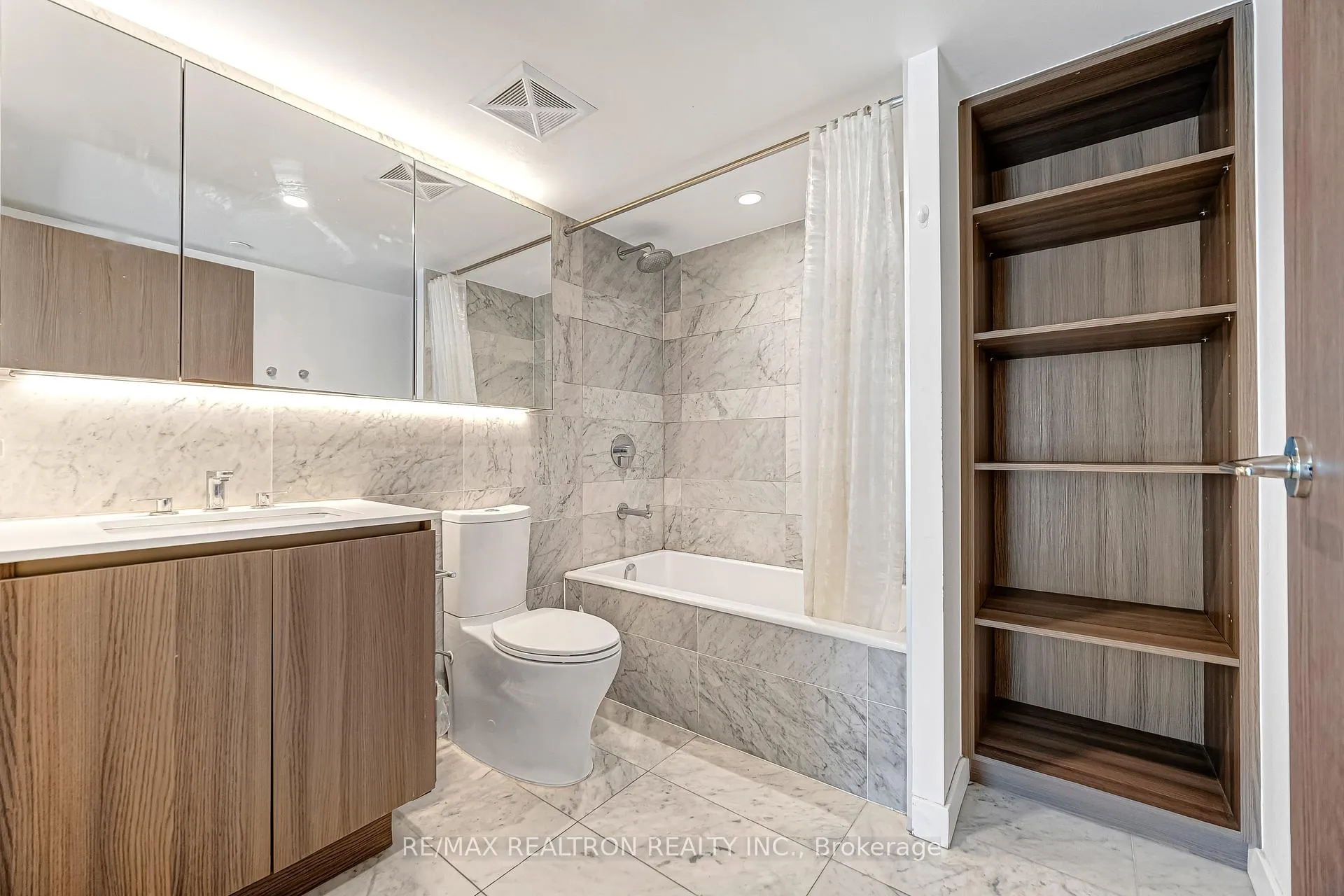 Photo 23 of Unit 811, 19 Bathurst Street, Toronto, Waterfront Communities — HOMEH
