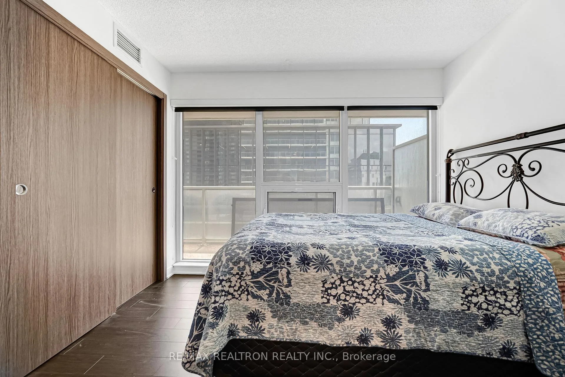 Photo 19 of Unit 811, 19 Bathurst Street, Toronto, Waterfront Communities — HOMEH