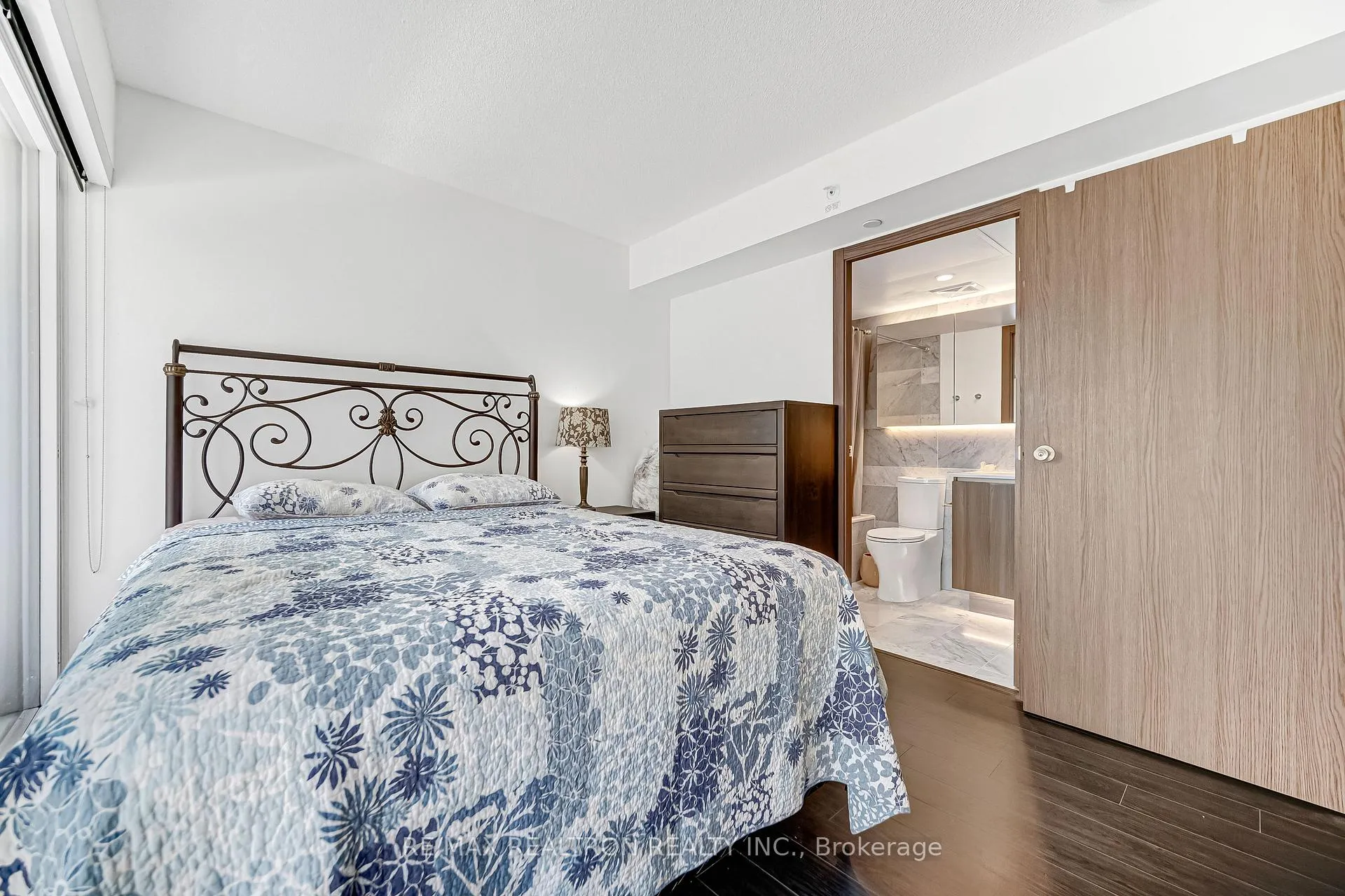 Photo 17 of Unit 811, 19 Bathurst Street, Toronto, Waterfront Communities — HOMEH