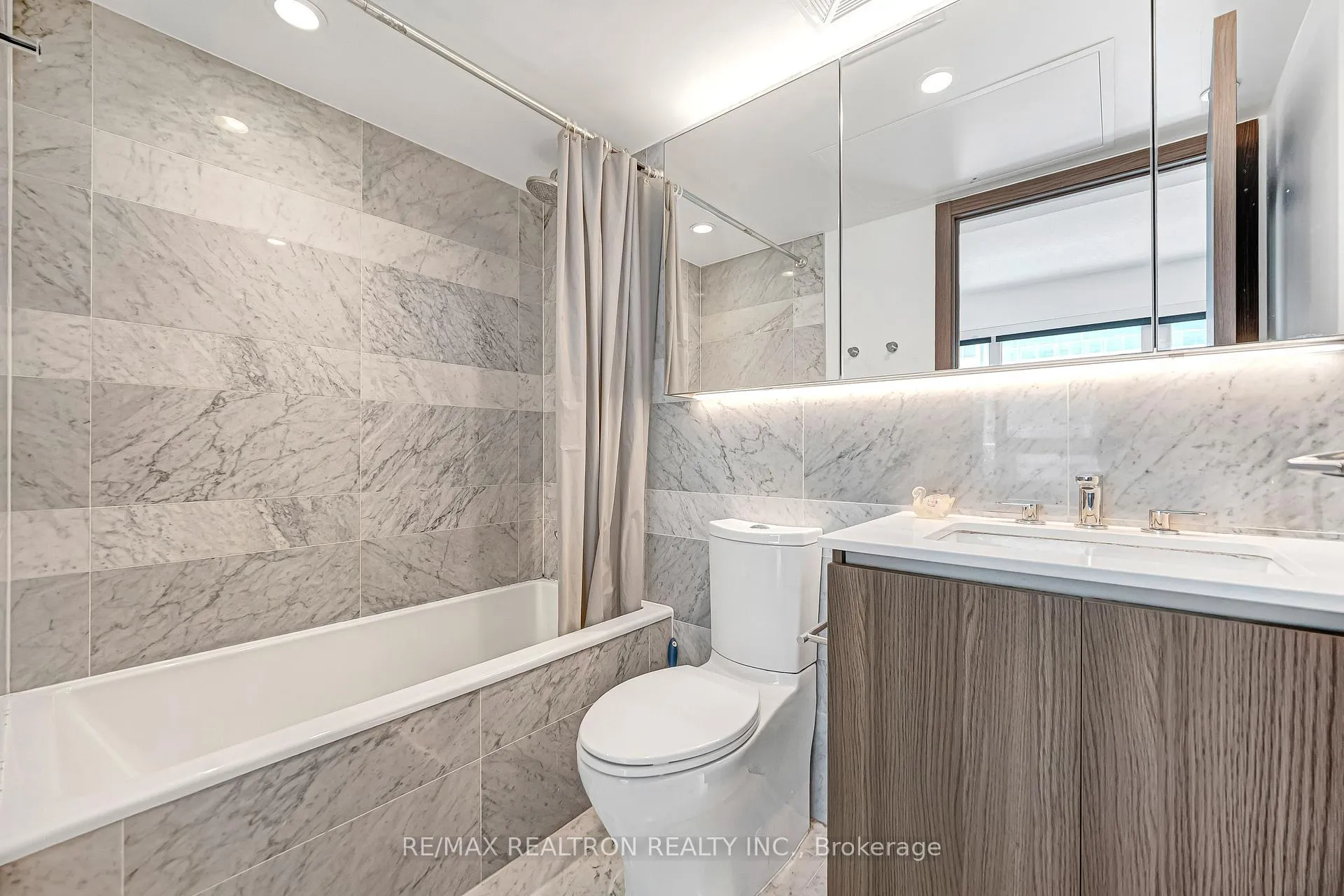 Photo 21 of Unit 811, 19 Bathurst Street, Toronto, Waterfront Communities — HOMEH