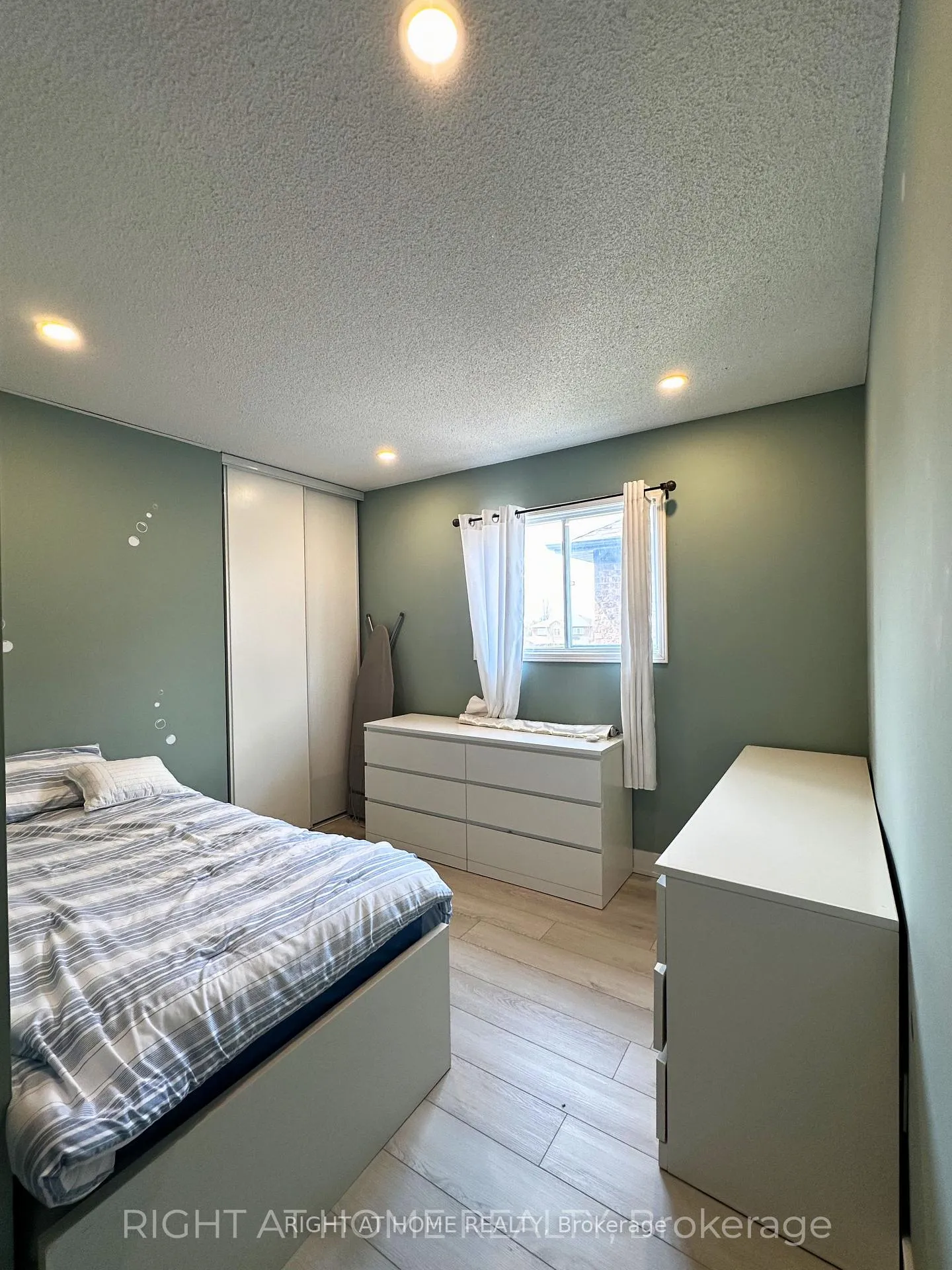 Photo 16 of 42 Brownell Street, Whitby, Rolling Acres — HOMEH
