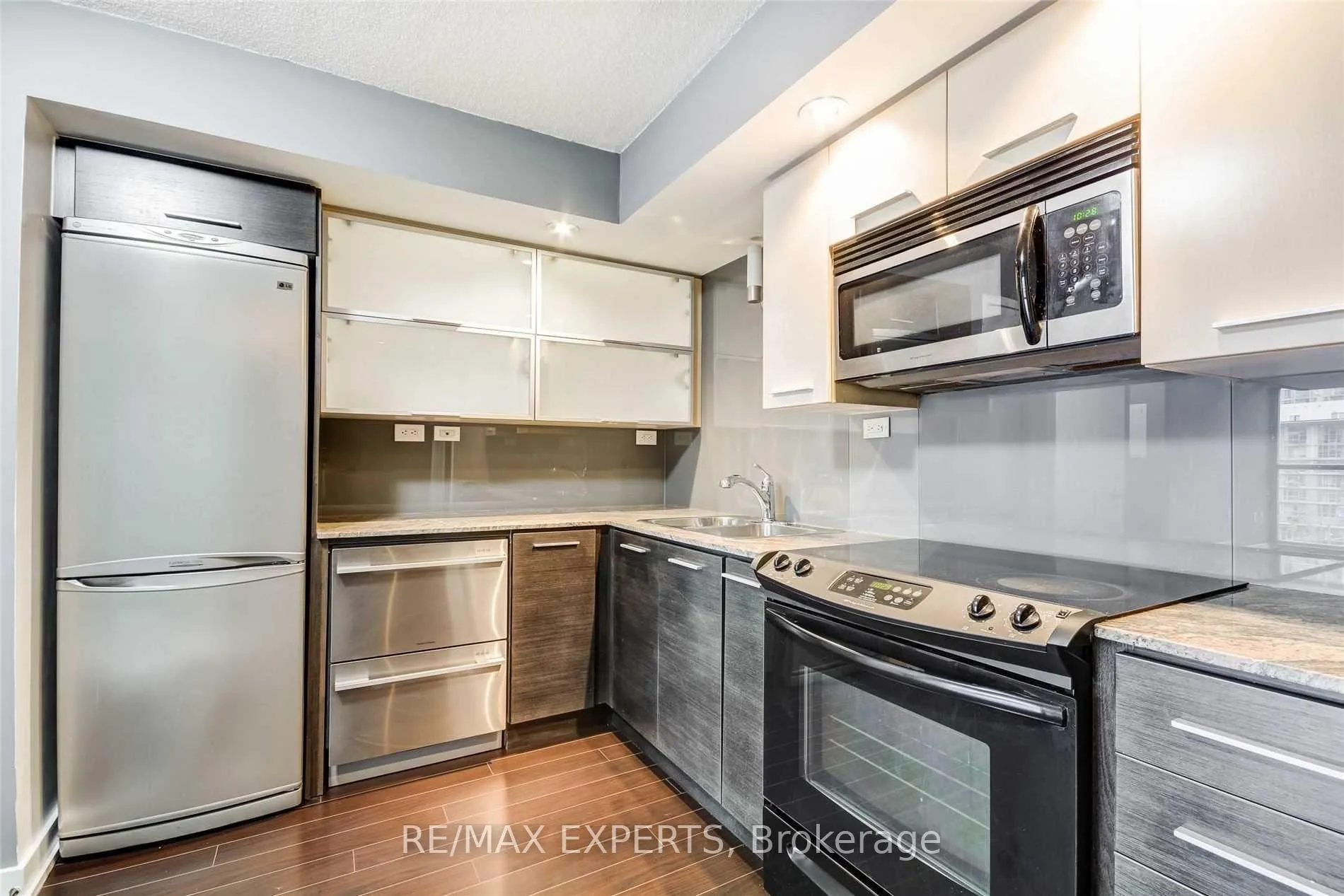 Photo 6 of Unit 605, 8 Telegram Mews, Toronto, Waterfront Communities — HOMEH