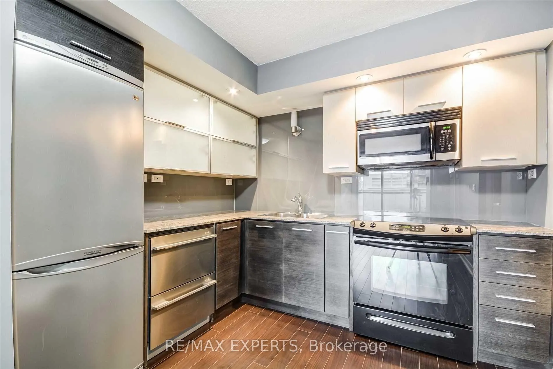 Photo 7 of Unit 605, 8 Telegram Mews, Toronto, Waterfront Communities — HOMEH
