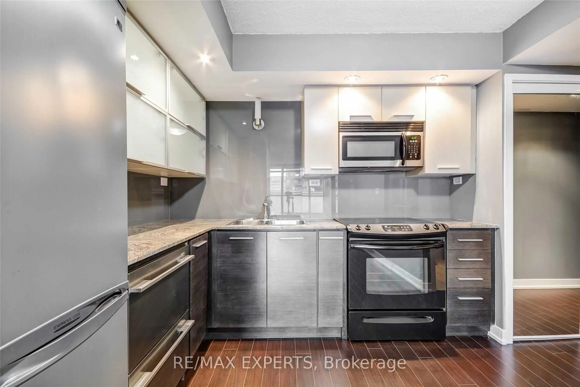 Photo 8 of Unit 605, 8 Telegram Mews, Toronto, Waterfront Communities — HOMEH