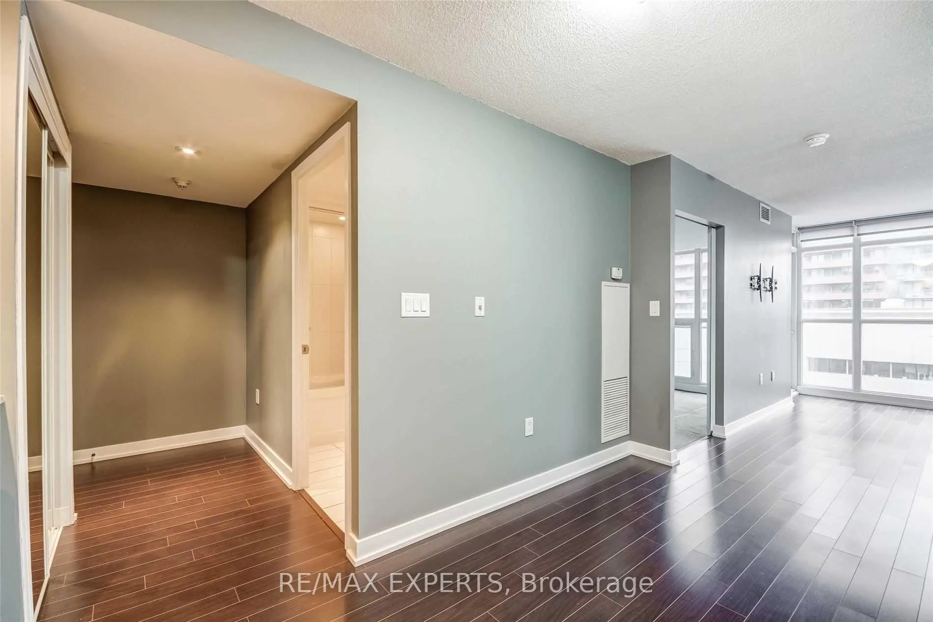 Photo 10 of Unit 605, 8 Telegram Mews, Toronto, Waterfront Communities — HOMEH