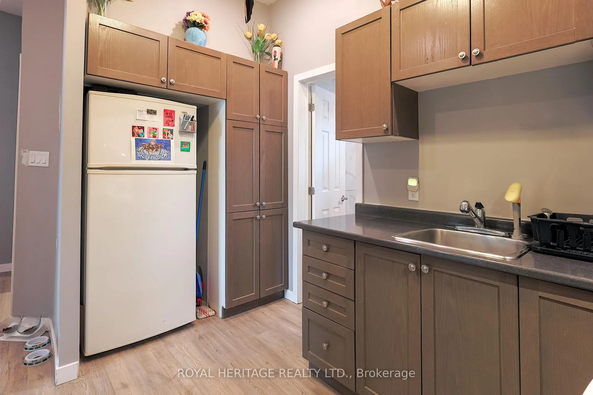Photo 2 of 515 Park Street N, Peterborough, Town Ward 3 — HOMEH