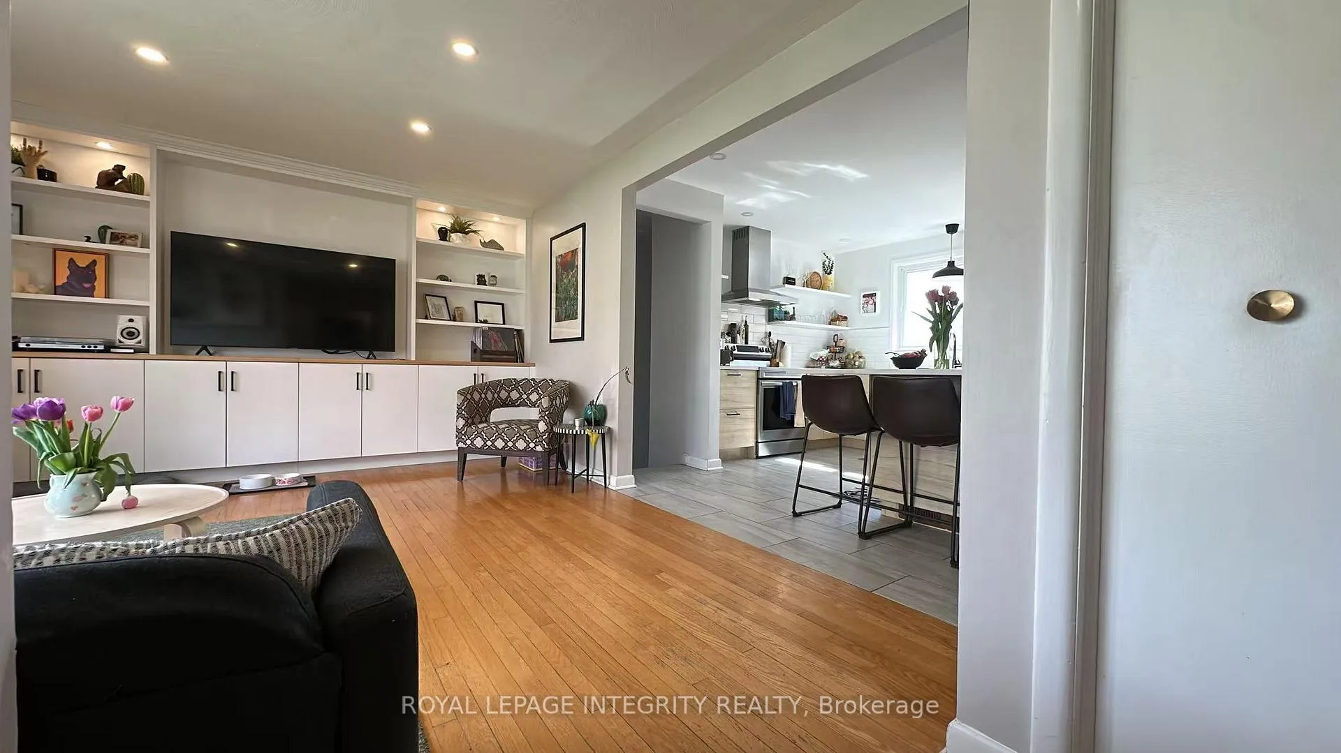 Photo 4 of 870 Claude Street, Ottawa, Castle Heights/Rideau High — HOMEH