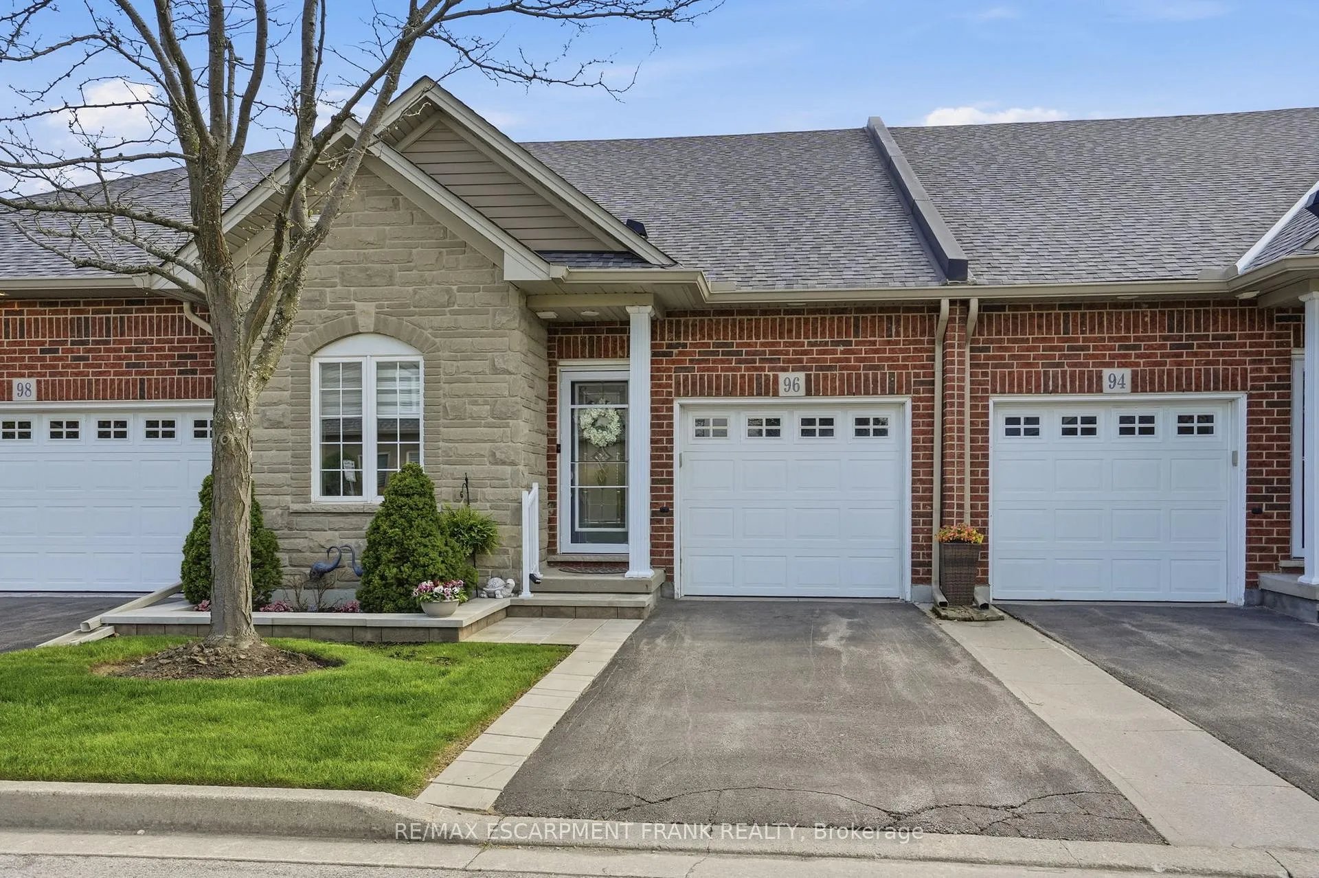 Photo 1 of 96 Abbotsford Trail, Hamilton, Twenty Place — HOMEH