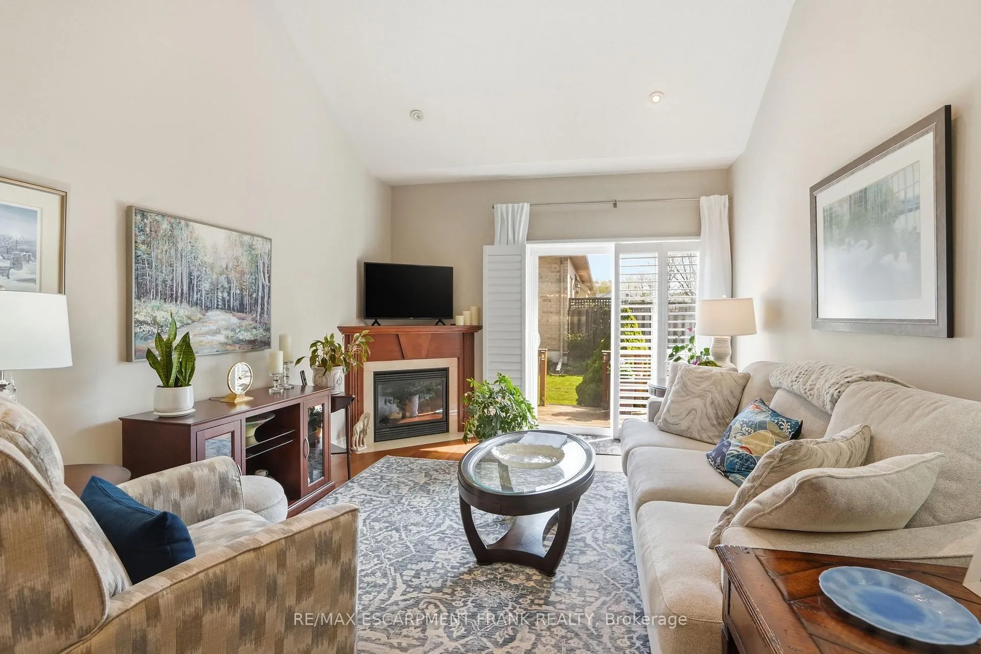 Photo 6 of 96 Abbotsford Trail, Hamilton, Twenty Place — HOMEH