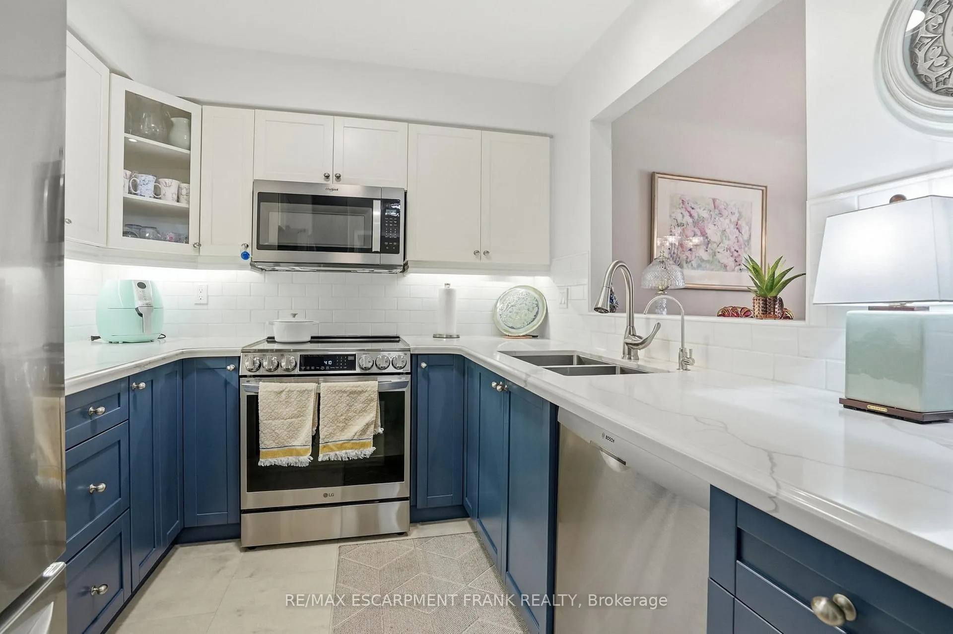 Photo 9 of 96 Abbotsford Trail, Hamilton, Twenty Place — HOMEH