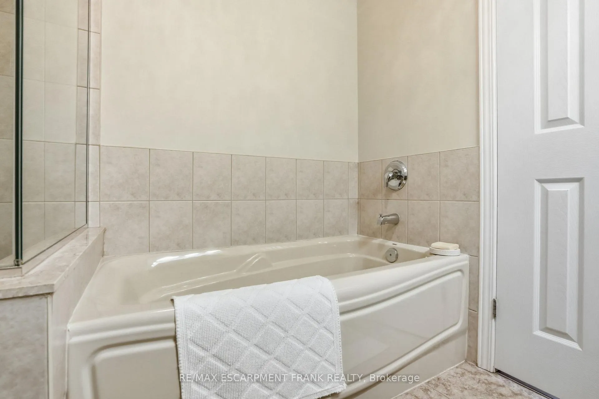 Photo 19 of 96 Abbotsford Trail, Hamilton, Twenty Place — HOMEH