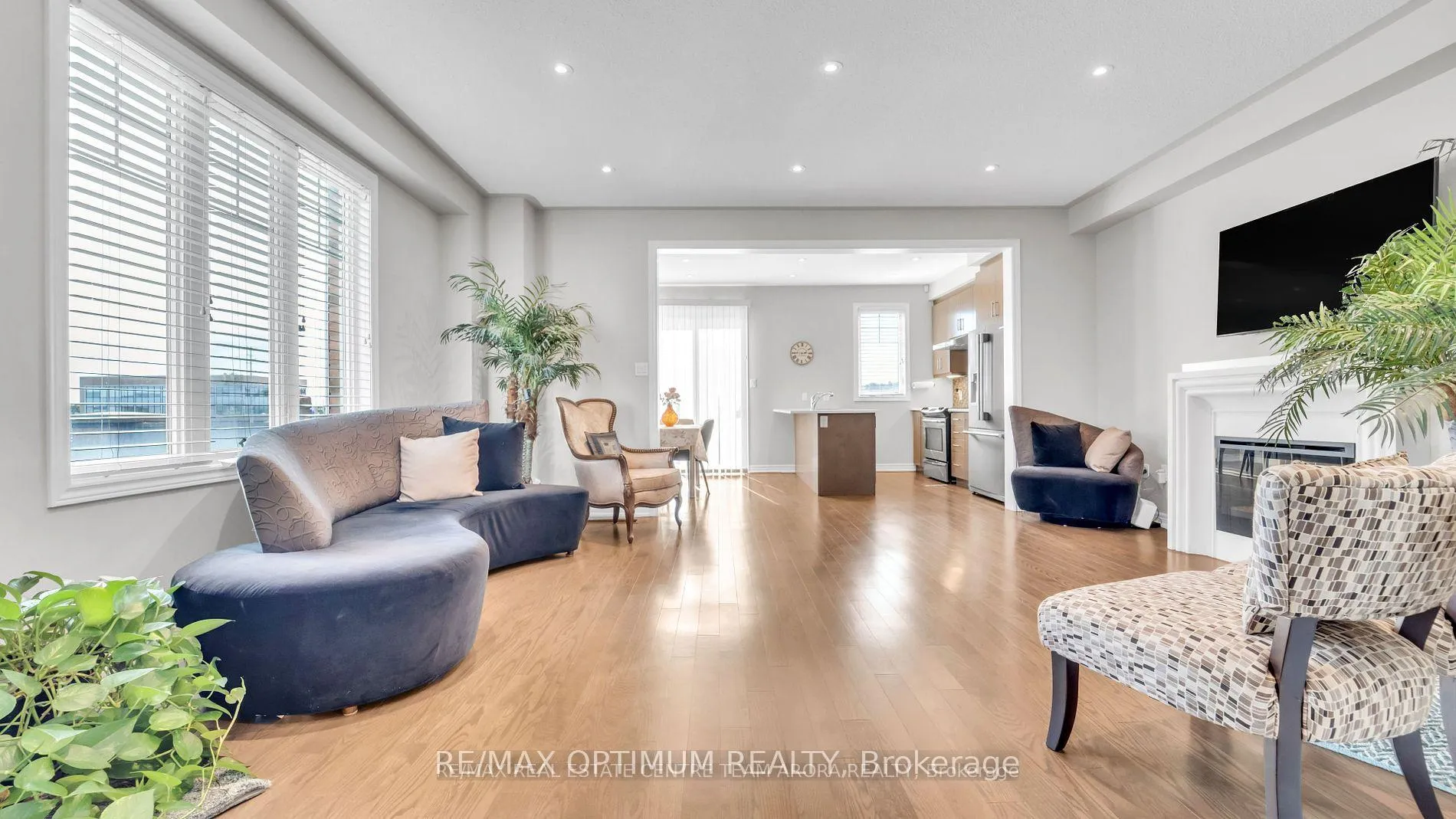 Photo 6 of 232 Sky Harbour Drive, Brampton, Bram West — HOMEH