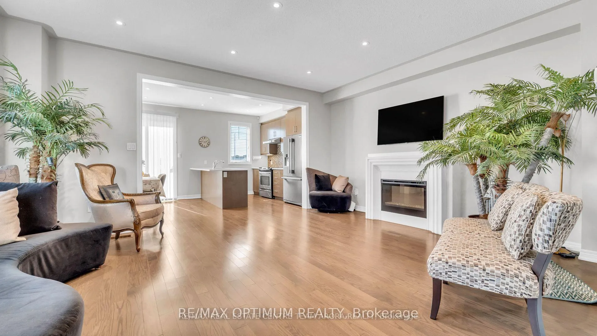 Photo 7 of 232 Sky Harbour Drive, Brampton, Bram West — HOMEH