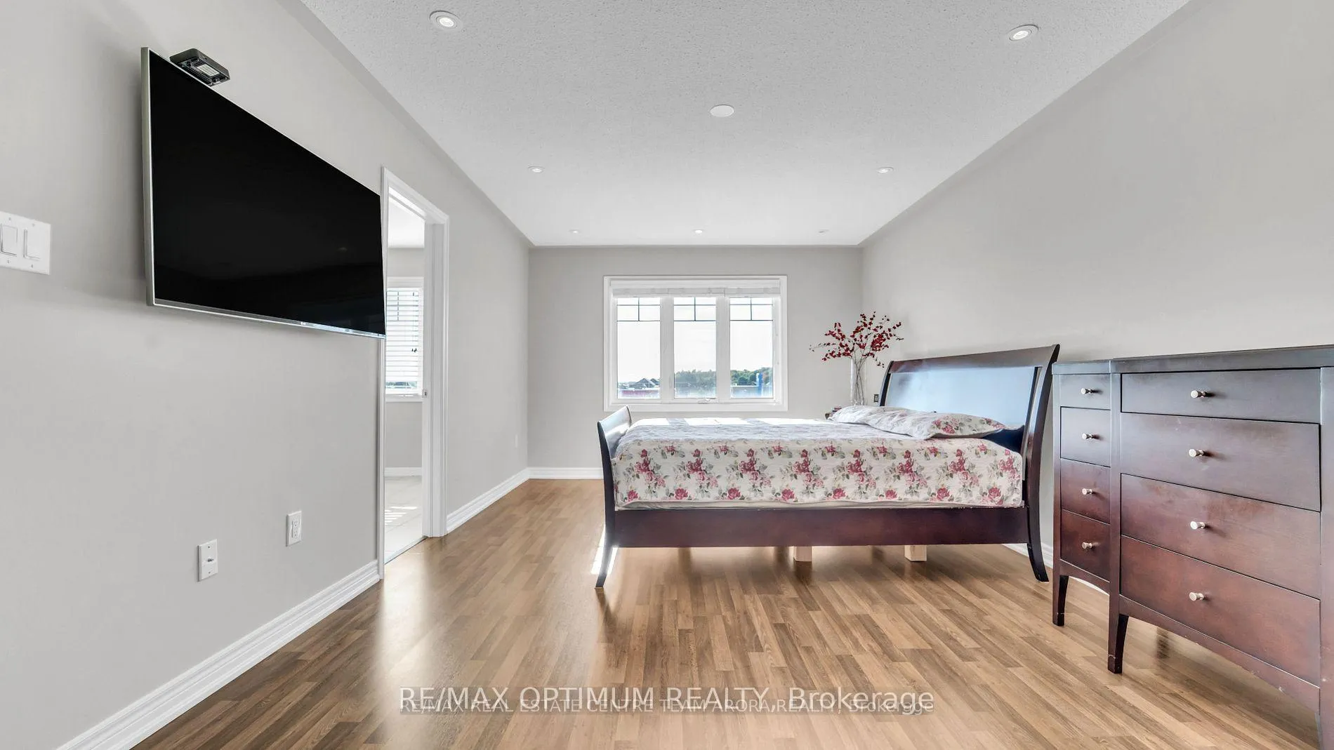 Photo 19 of 232 Sky Harbour Drive, Brampton, Bram West — HOMEH