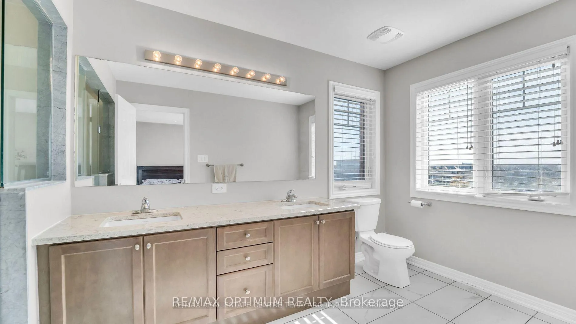 Photo 21 of 232 Sky Harbour Drive, Brampton, Bram West — HOMEH