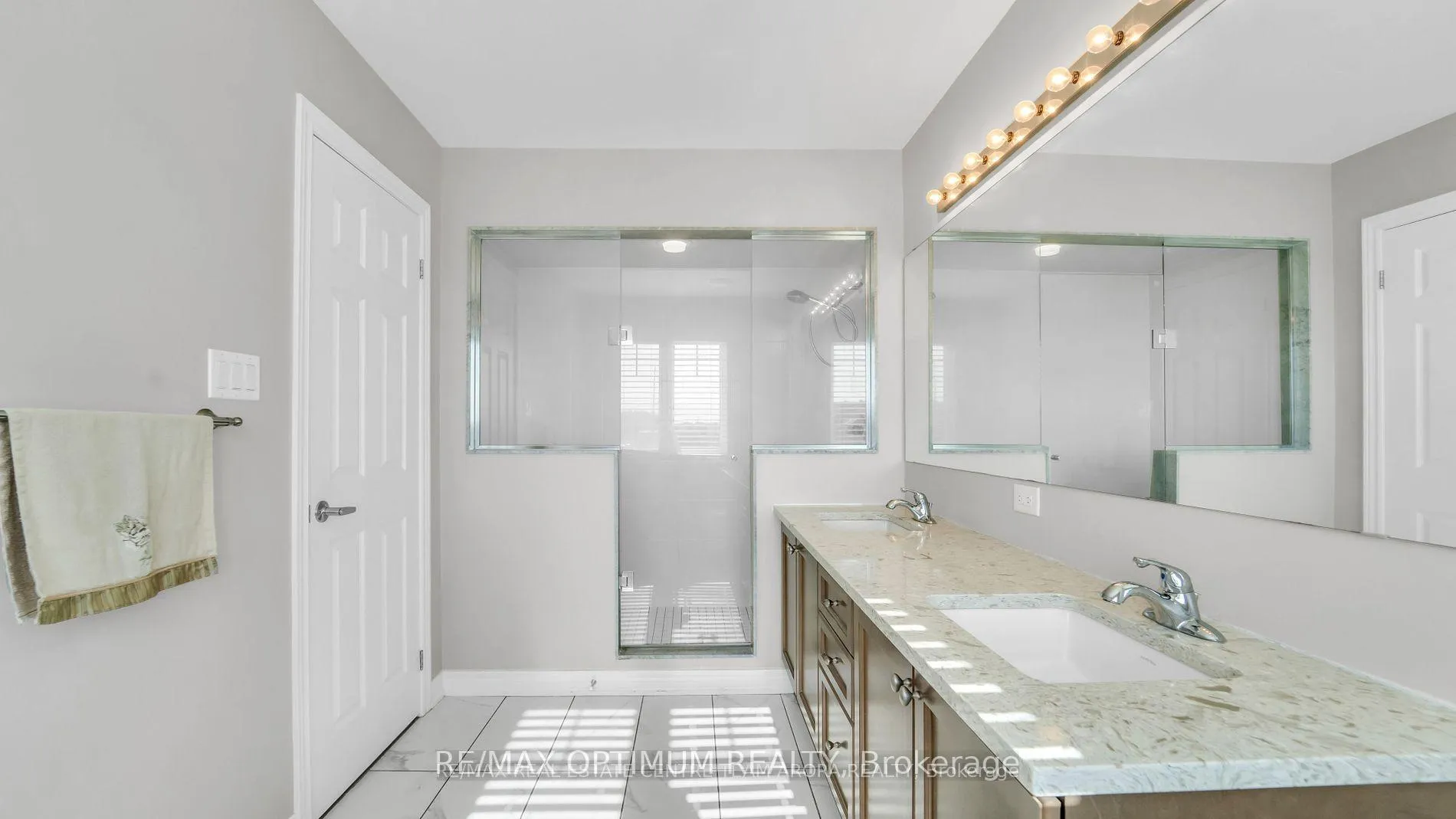 Photo 22 of 232 Sky Harbour Drive, Brampton, Bram West — HOMEH