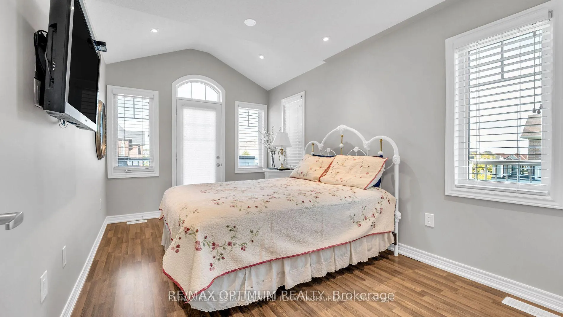 Photo 23 of 232 Sky Harbour Drive, Brampton, Bram West — HOMEH