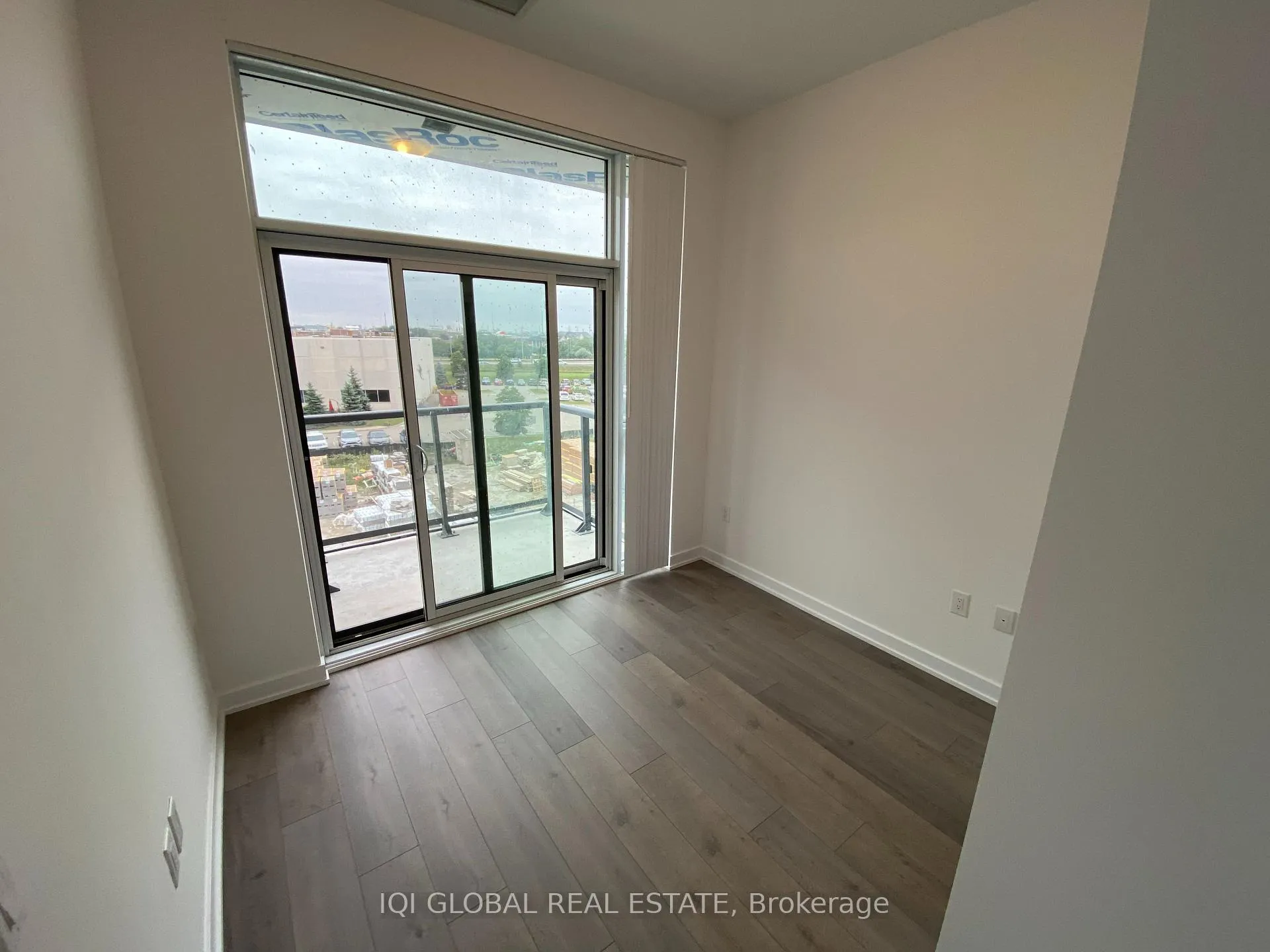 Photo 11 of Unit 318, 60 Honeycrisp Crescent E, Vaughan, Vaughan Corporate Centre — HOMEH