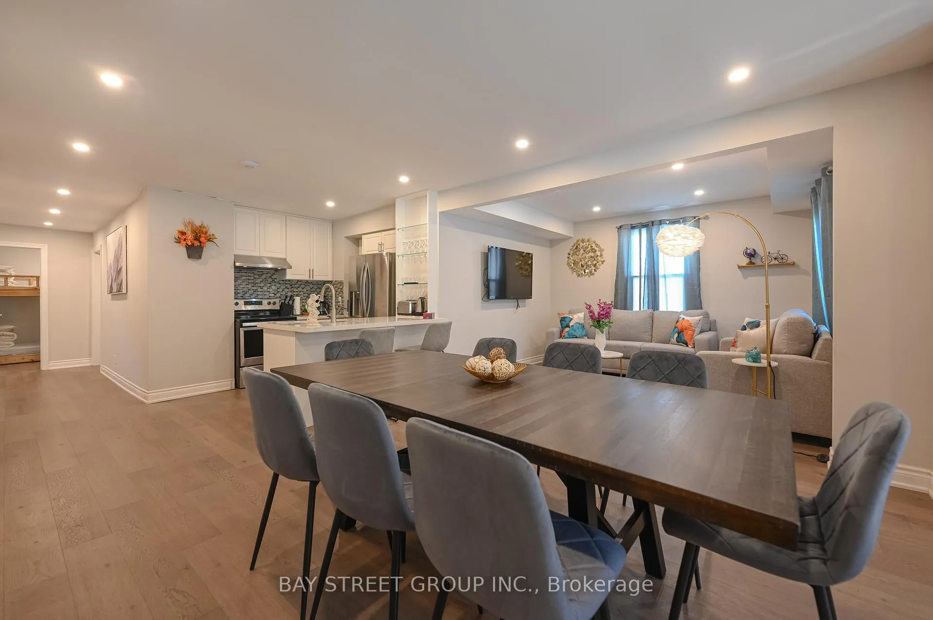 Photo 3 of 4534 Morrison Street, Niagara Falls, Downtown — HOMEH