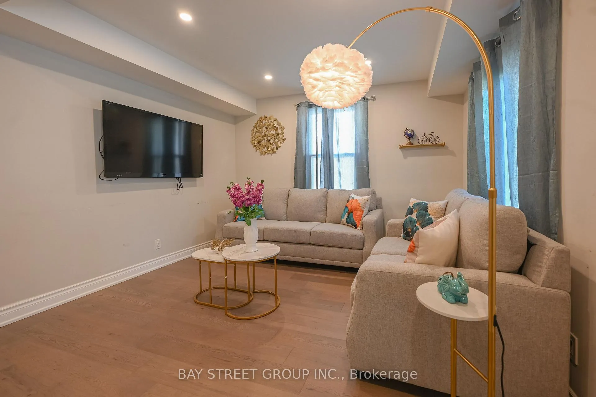 Photo 5 of 4534 Morrison Street, Niagara Falls, Downtown — HOMEH