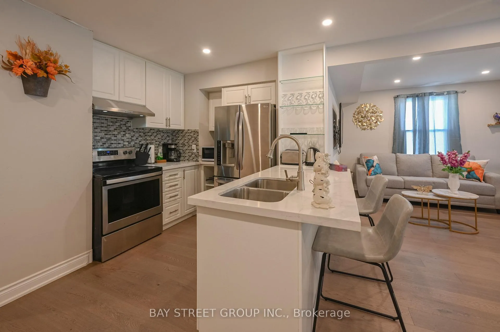 Photo 7 of 4534 Morrison Street, Niagara Falls, Downtown — HOMEH