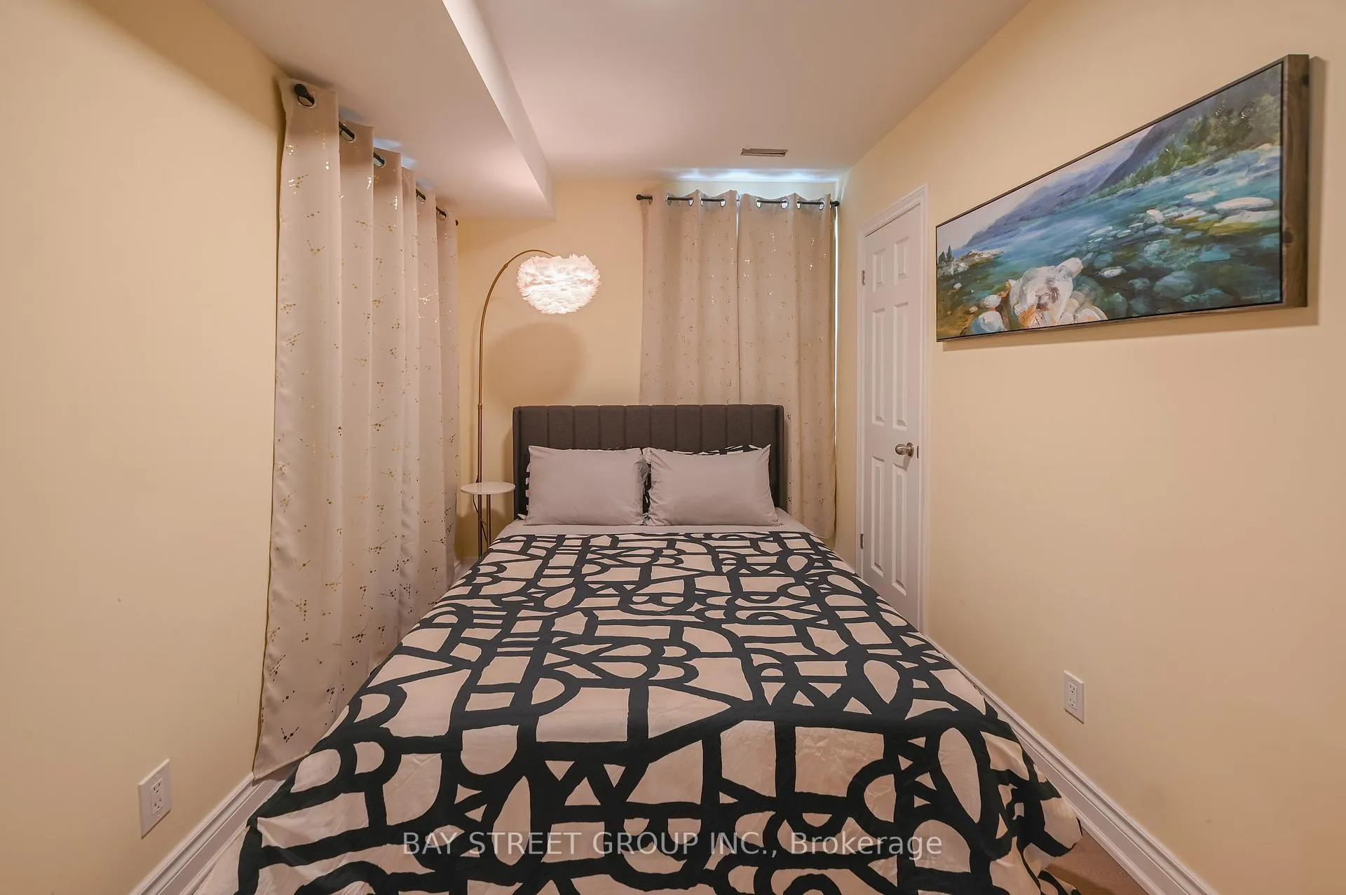 Photo 16 of 4534 Morrison Street, Niagara Falls, Downtown — HOMEH