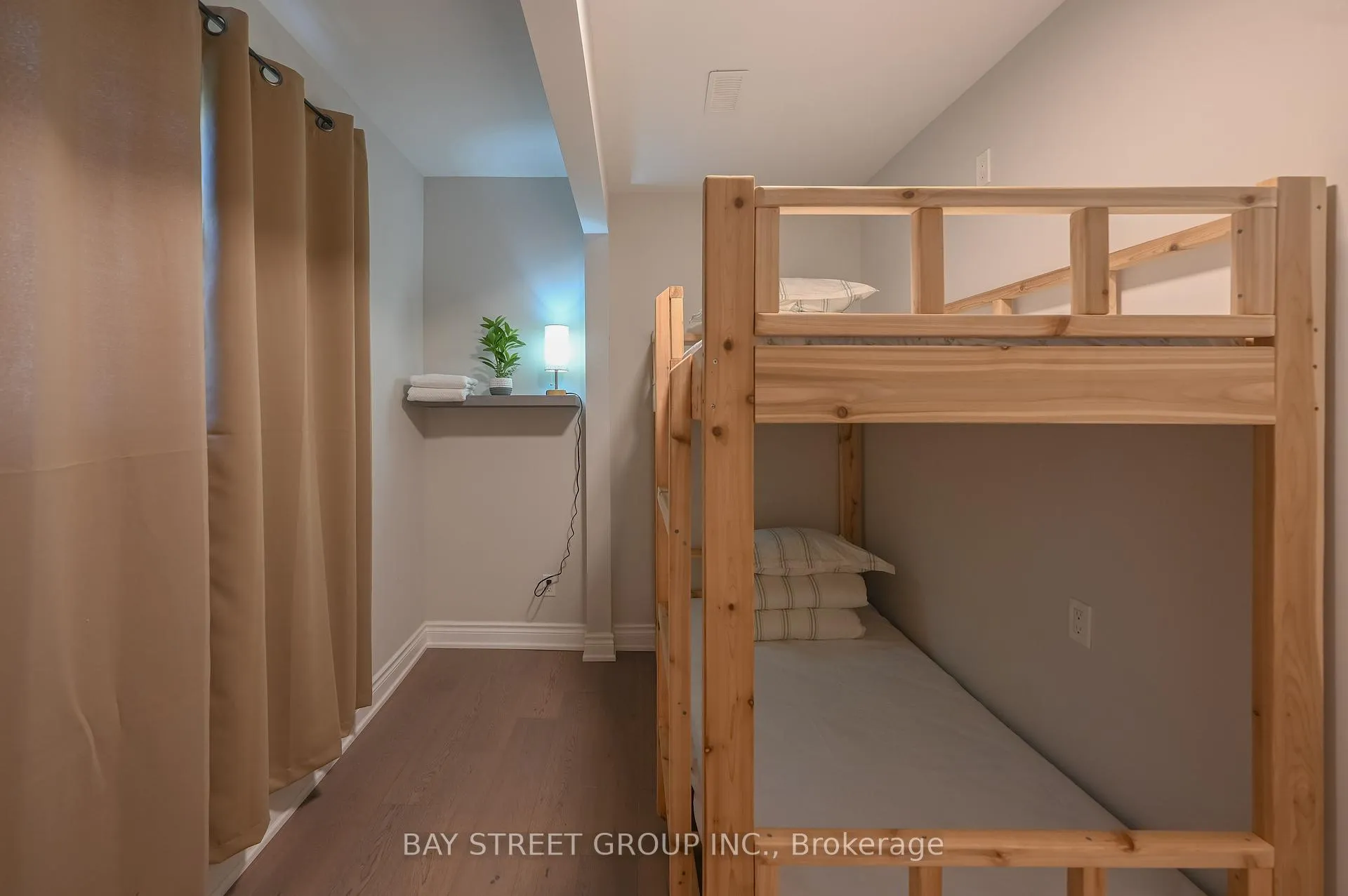 Photo 18 of 4534 Morrison Street, Niagara Falls, Downtown — HOMEH