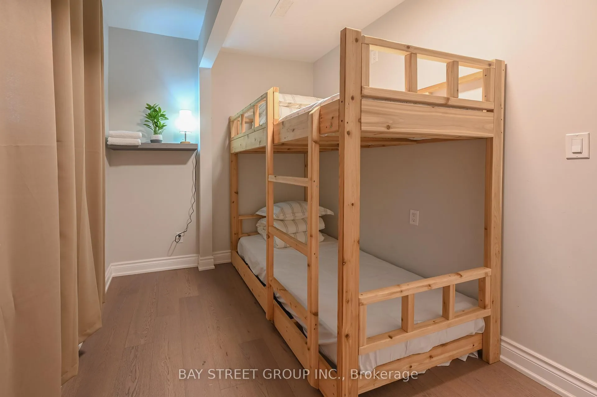 Photo 19 of 4534 Morrison Street, Niagara Falls, Downtown — HOMEH