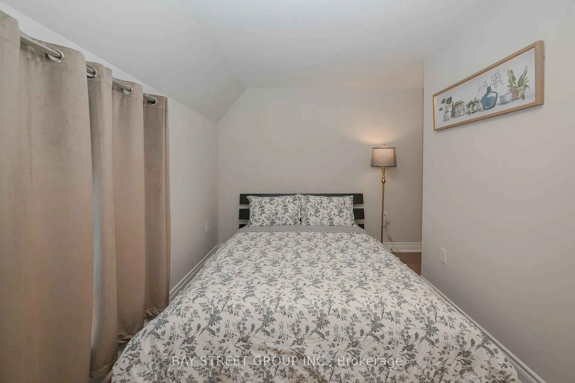 Photo 21 of 4534 Morrison Street, Niagara Falls, Downtown — HOMEH