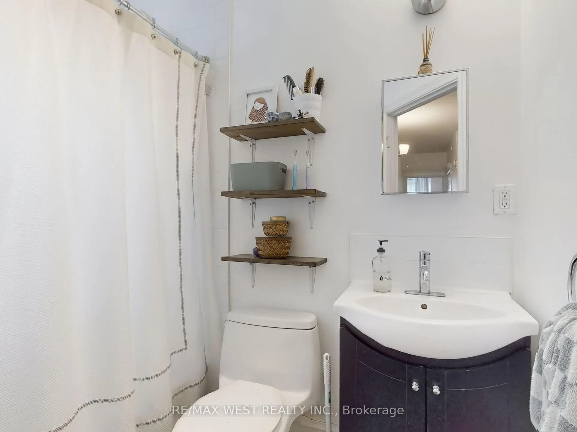 Photo 11 of 91 Olive Avenue, Toronto, The Annex — HOMEH
